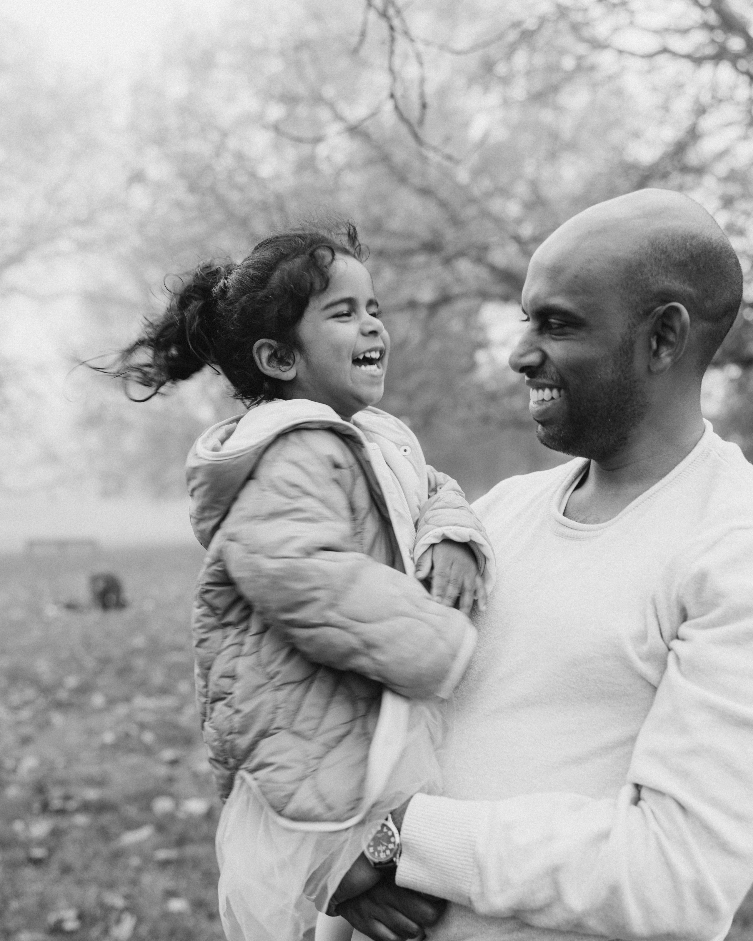 Foggy morning for family hugs. Anastasia Klink, Photographer in London