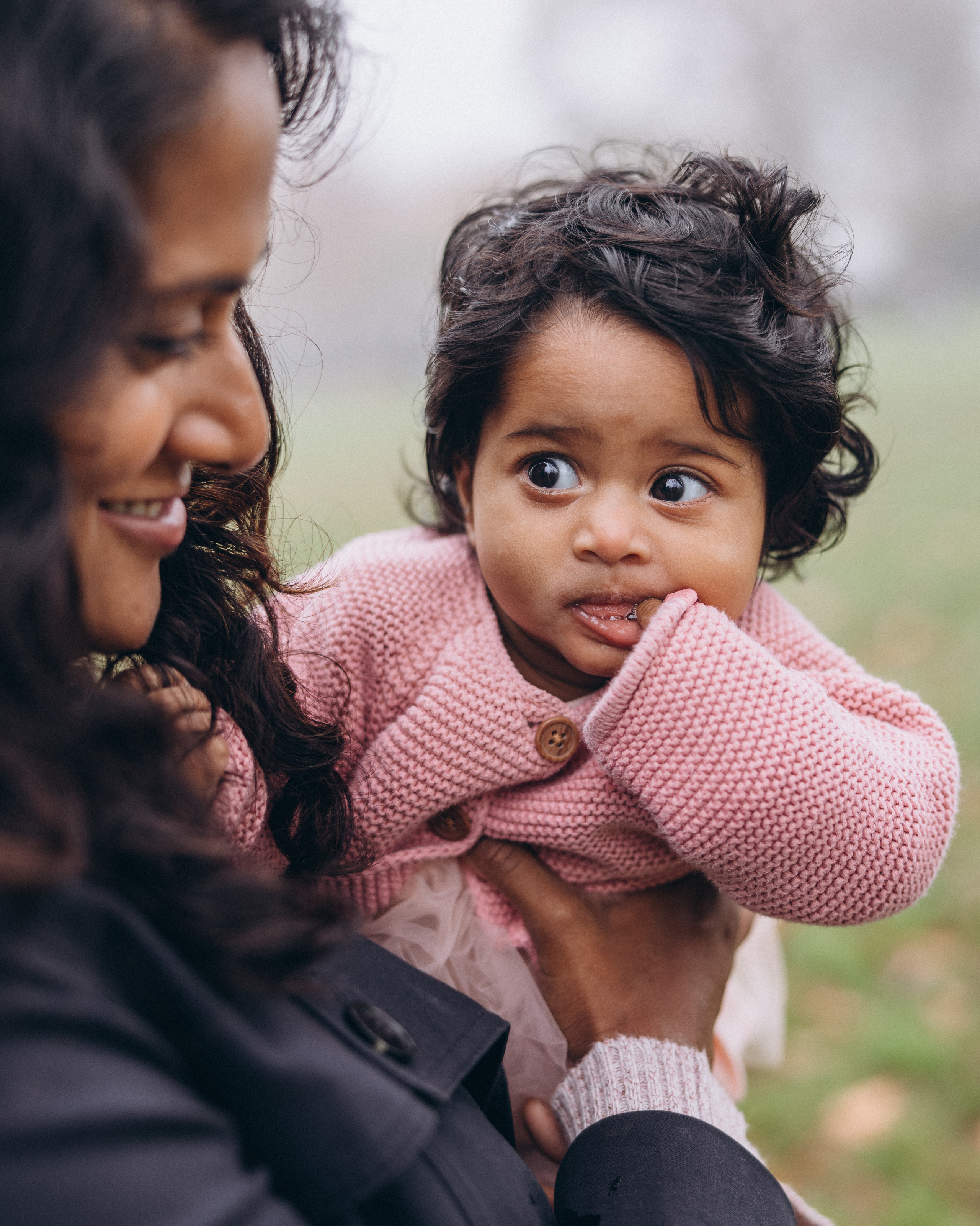 Foggy morning for family hugs. Anastasia Klink, Photographer in London