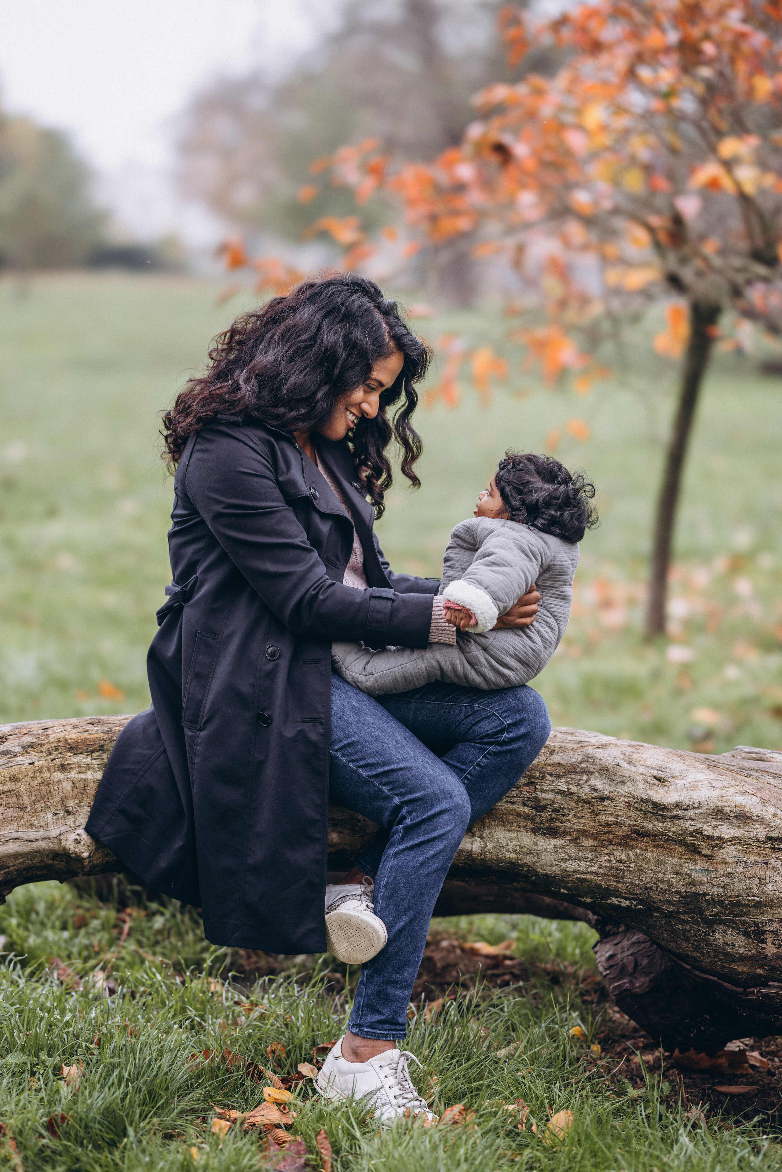 Foggy morning for family hugs. Anastasia Klink, Photographer in London