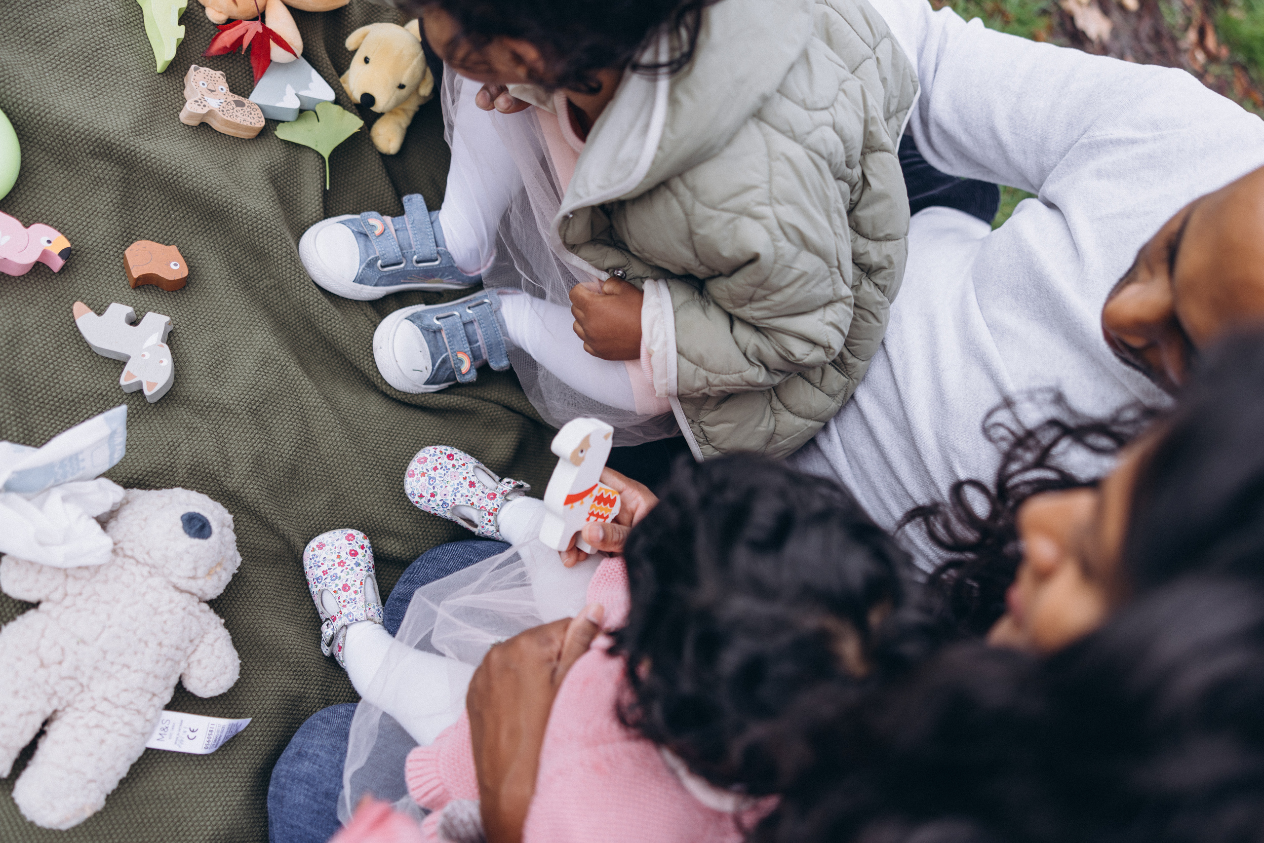 Foggy morning for family hugs. Anastasia Klink, Photographer in London
