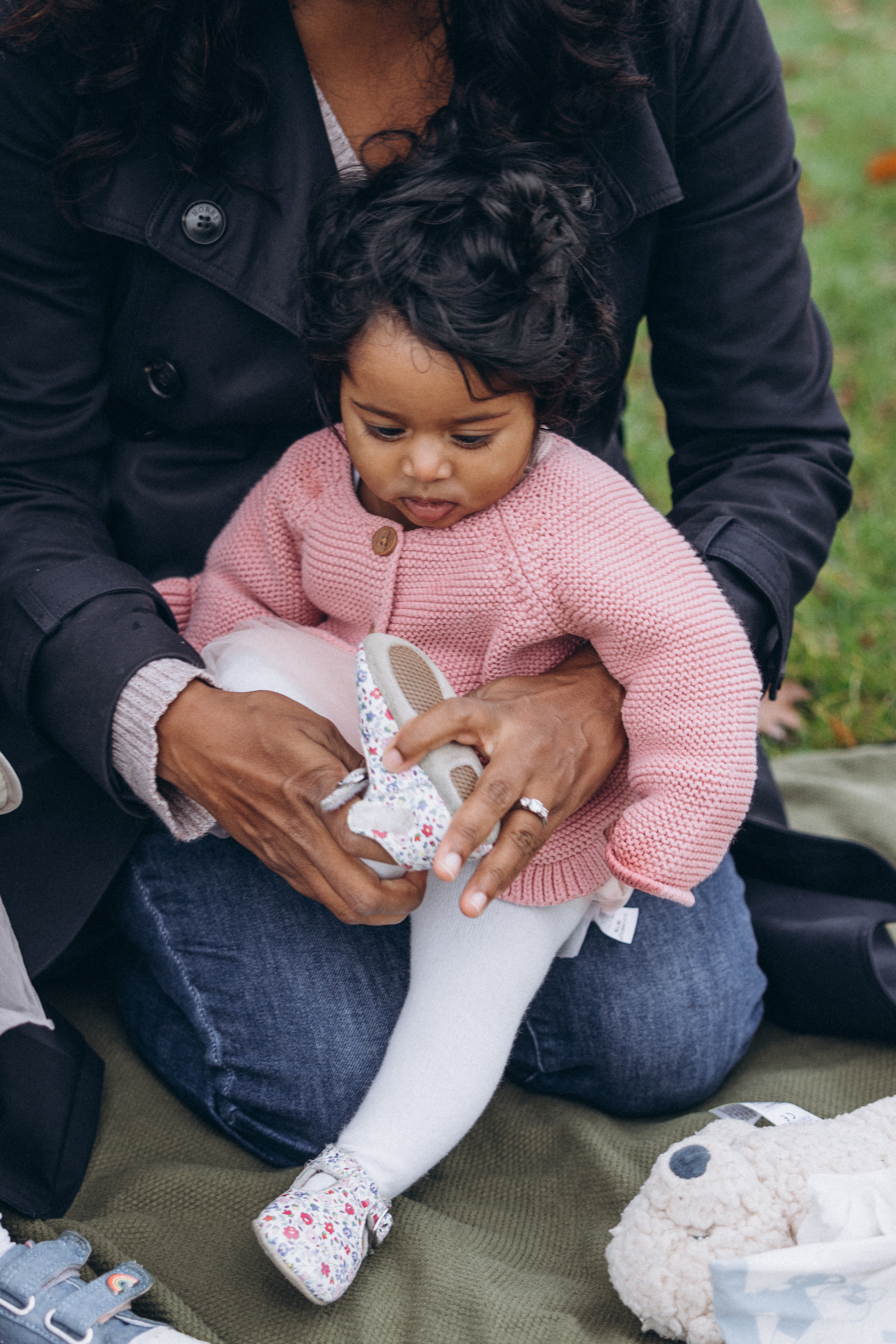 Foggy morning for family hugs. Anastasia Klink, Photographer in London