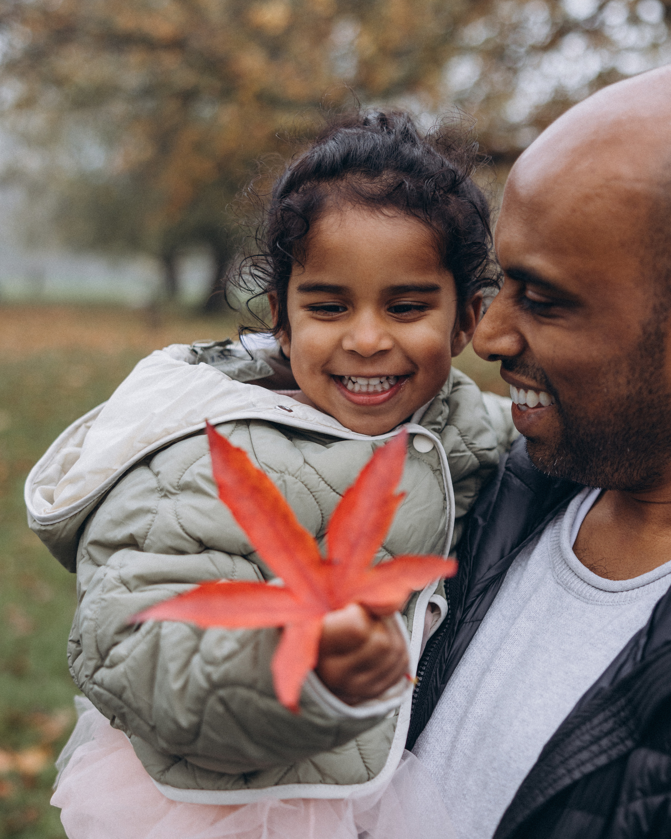 Foggy morning for family hugs. Anastasia Klink, Photographer in London
