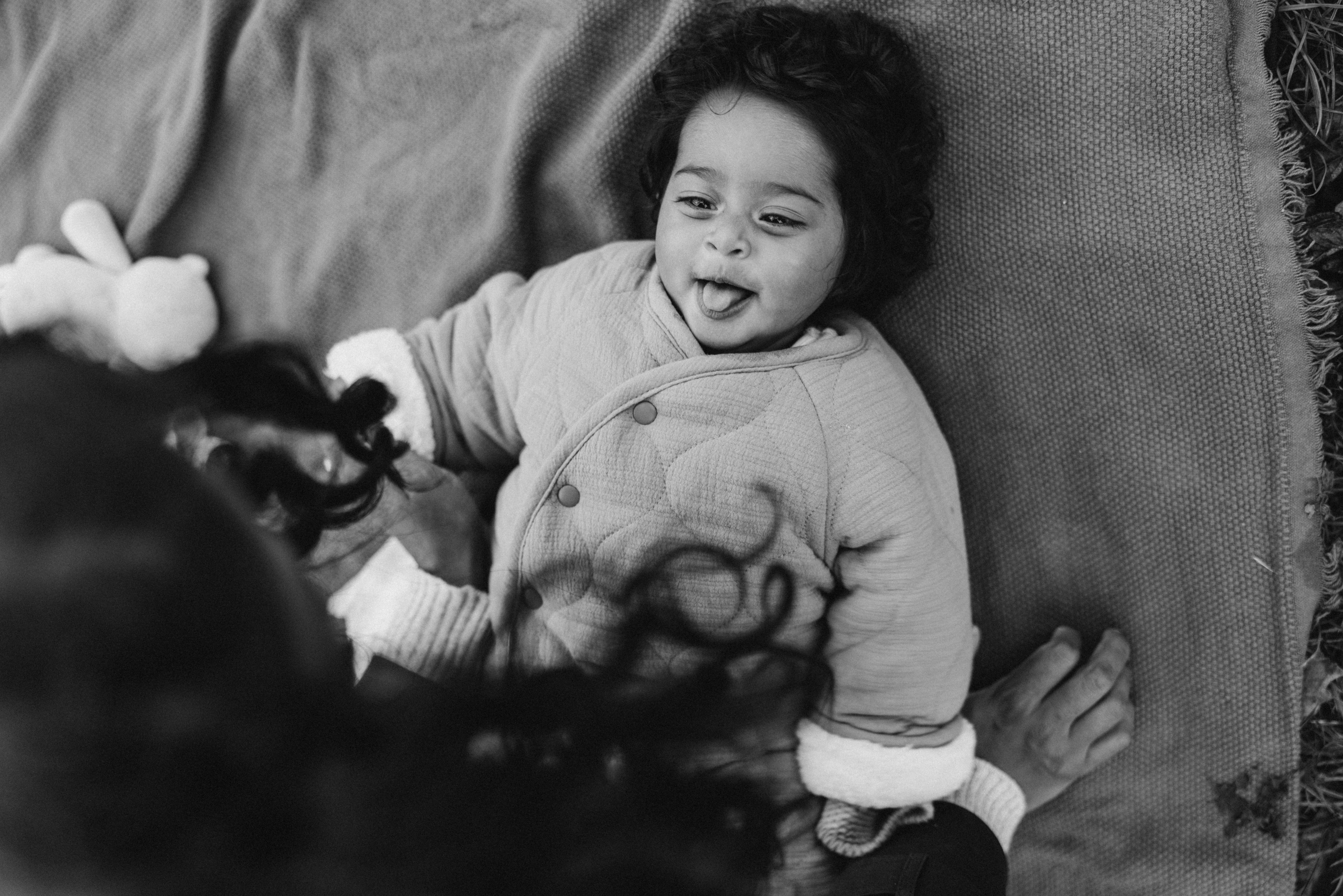 Foggy morning for family hugs. Anastasia Klink, Photographer in London