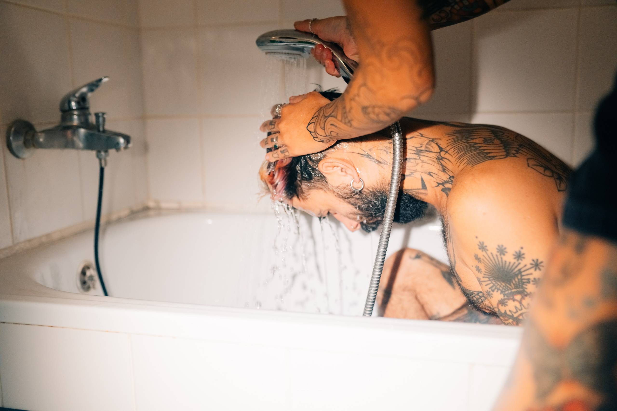 Dani & Rui at their apartment. Maria Sher. Professional photographer from Porto, Portugal