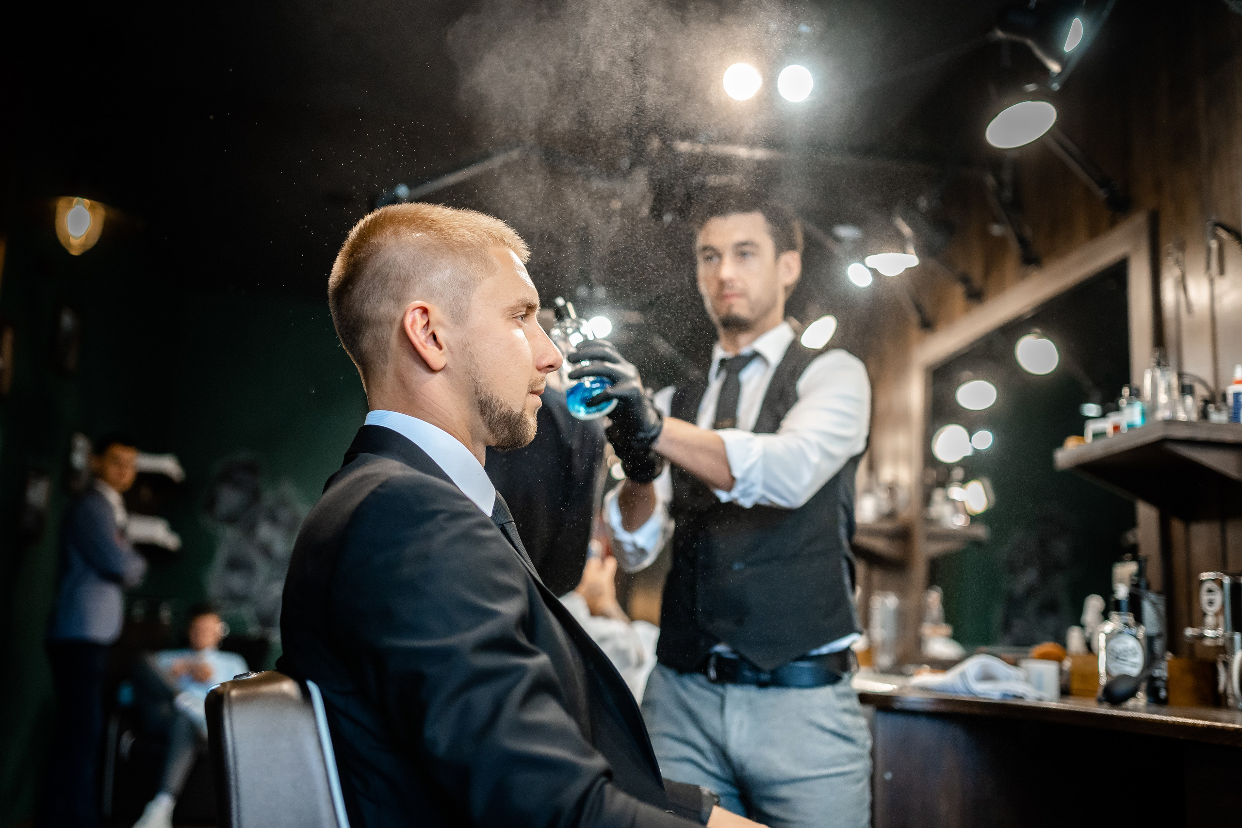 DER SCHÖNSTE HOCHZEITSTAG. Hochzeits- und Reportagefotograf für München, Regensburg, Deutschland RED LINE Media