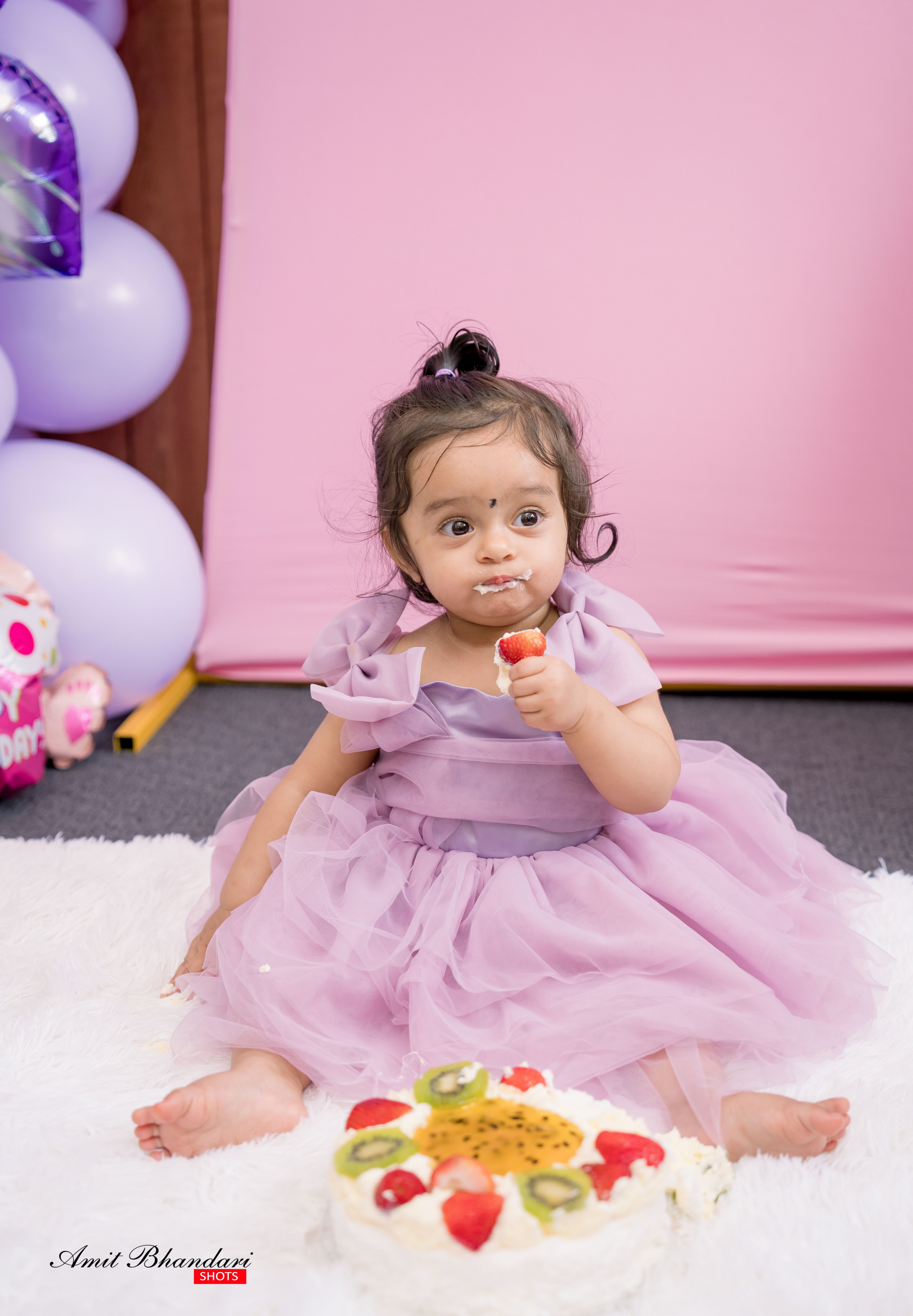 Yuhana’s Cake Smash Session. Freelance Photographer in Newcastle & Central Coast