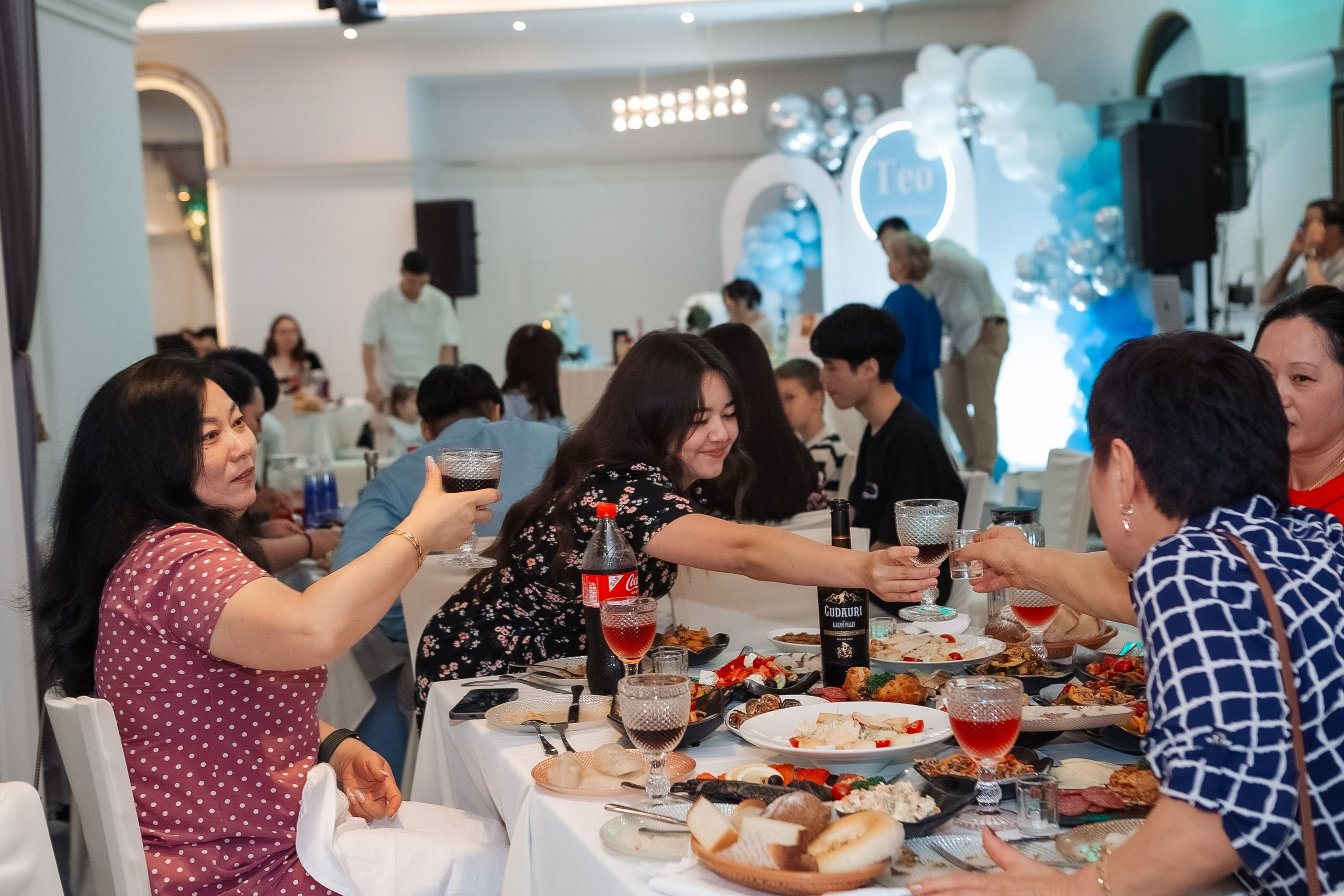 Тео дома и в ресторане. Фотограф беременности, ньюборн и годовасиков в Корее Жанна Хан