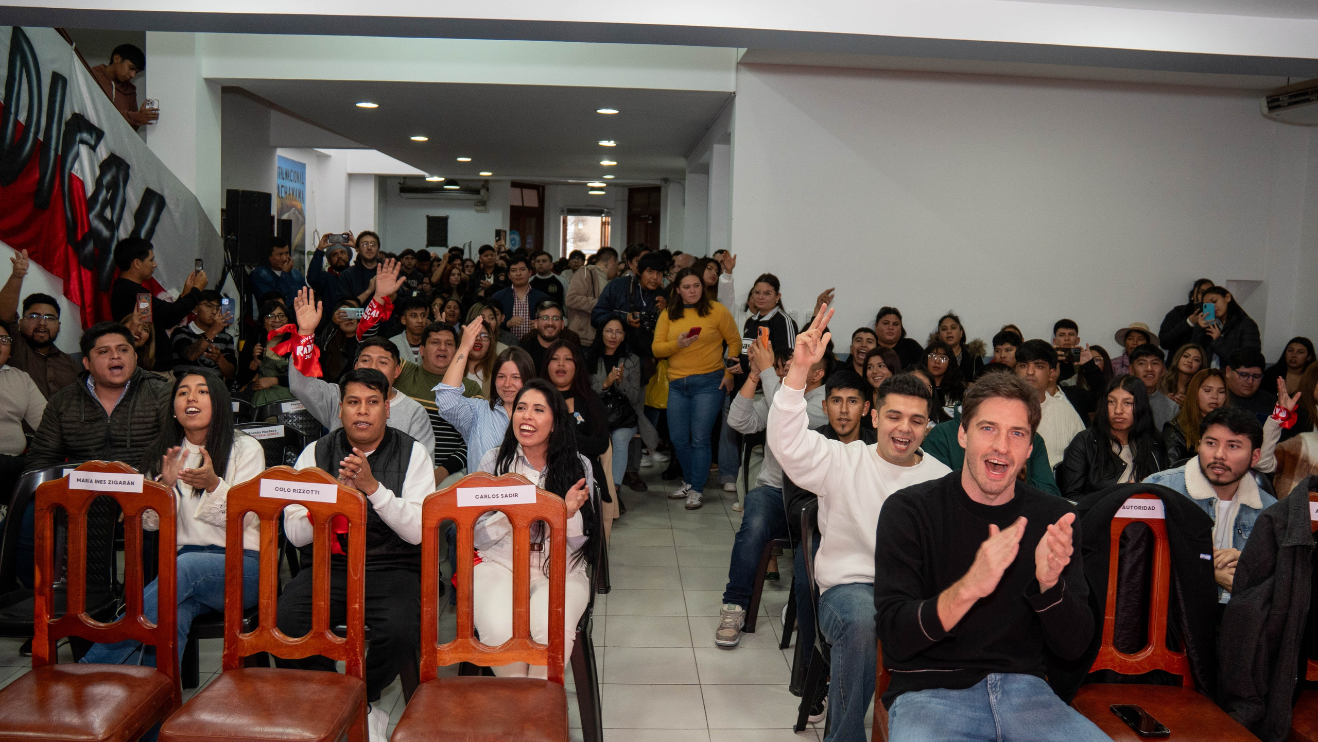 Asunción de autoridades de la Juventud Radical. Cuarta Pared