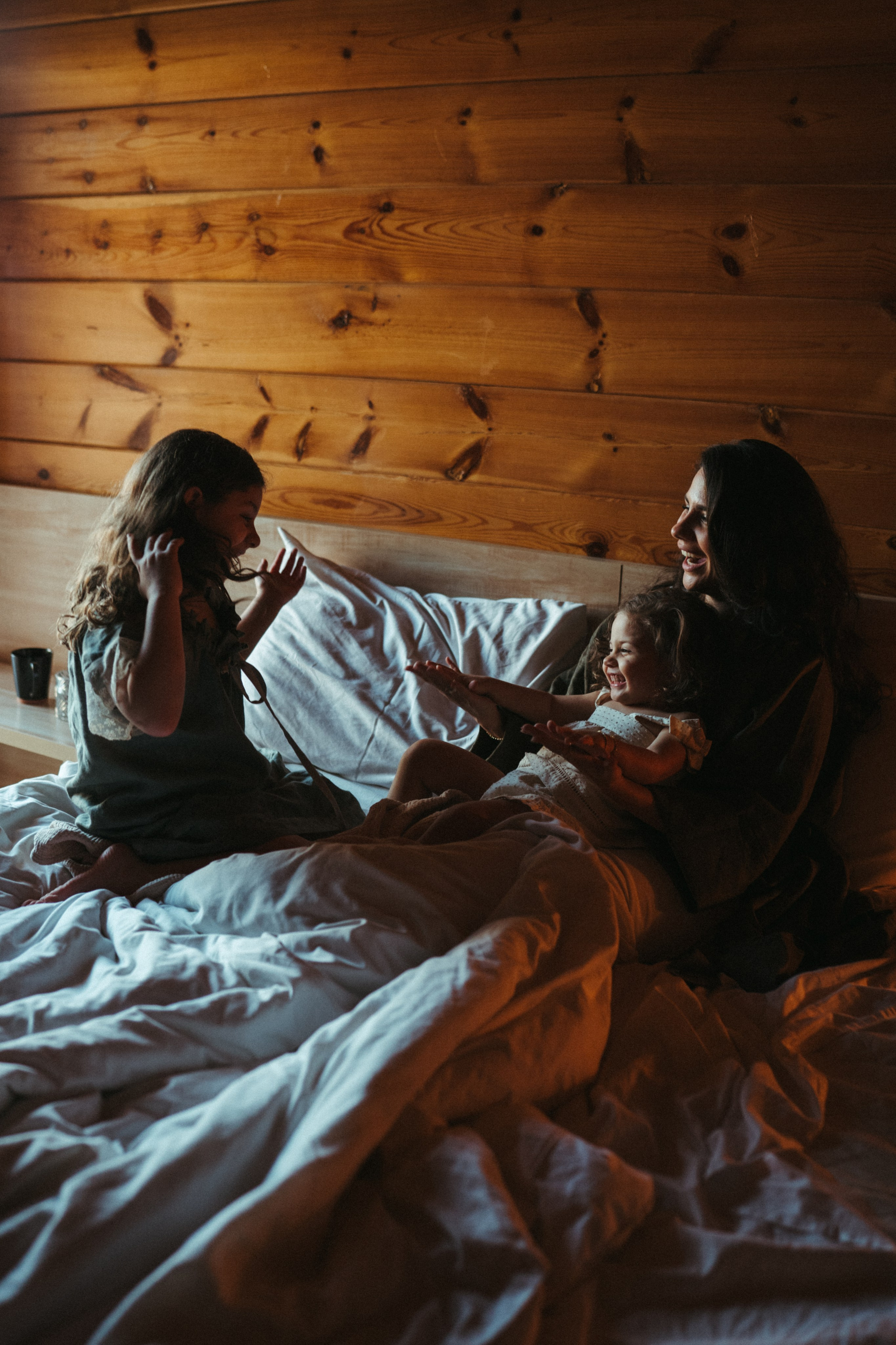 Amnah with daughters. Family photographer in Saudi Arabia