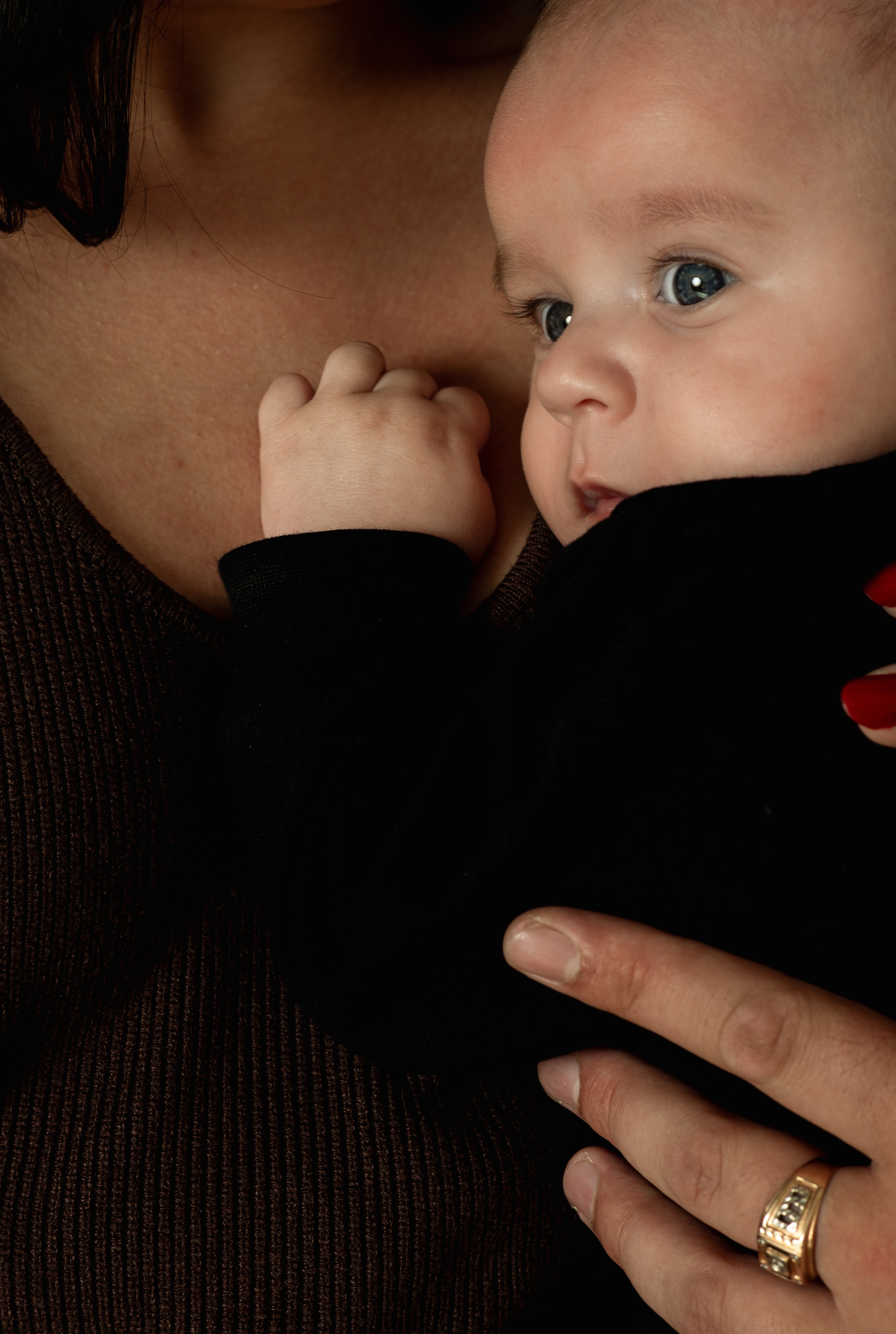 Живые эмоции, объятия, радость и искренние моменты Ваших поколений. Я — семейный фотограф в Анталии, создаю тёплые и естественные фотографии для Вашей семьи