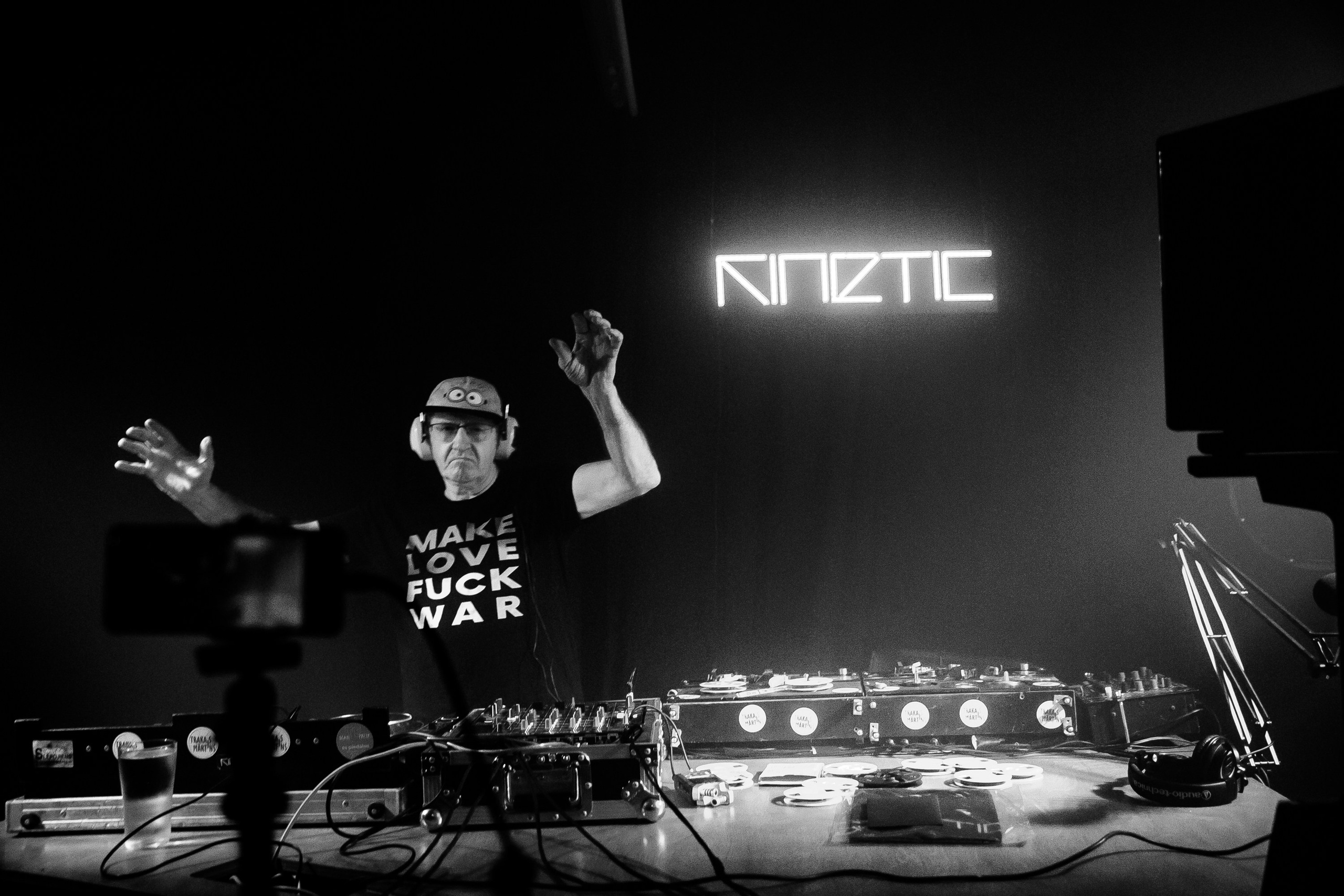 KINETIC radio pārraides viesis DJ Trakais Mārtinš 2024. Sandra Garanca Portrait and event photographer