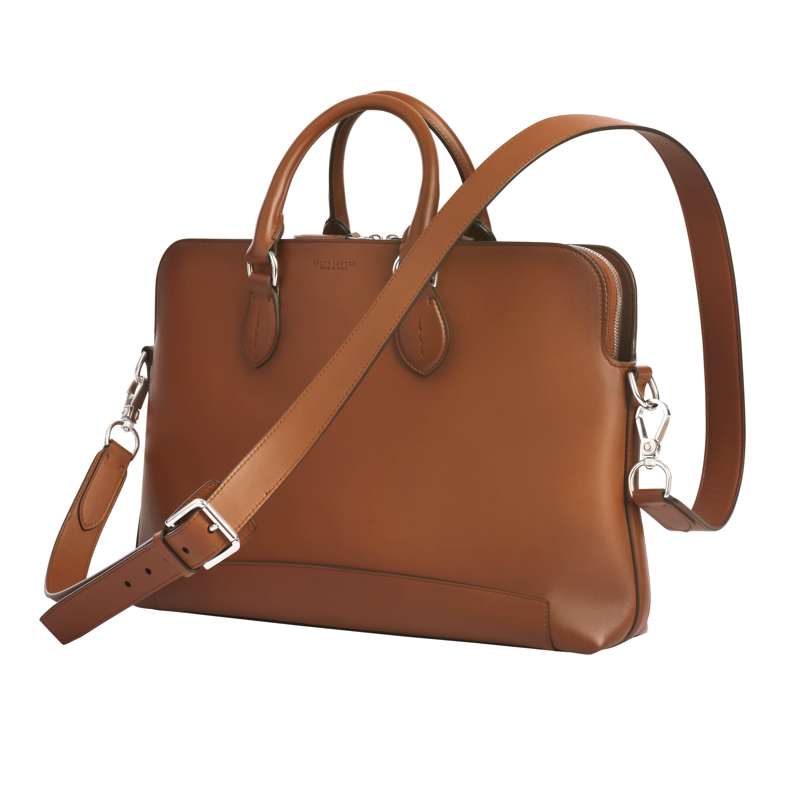 Produktfotografie Wien – Elegante braune Ledertasche freigestellt im Studio.