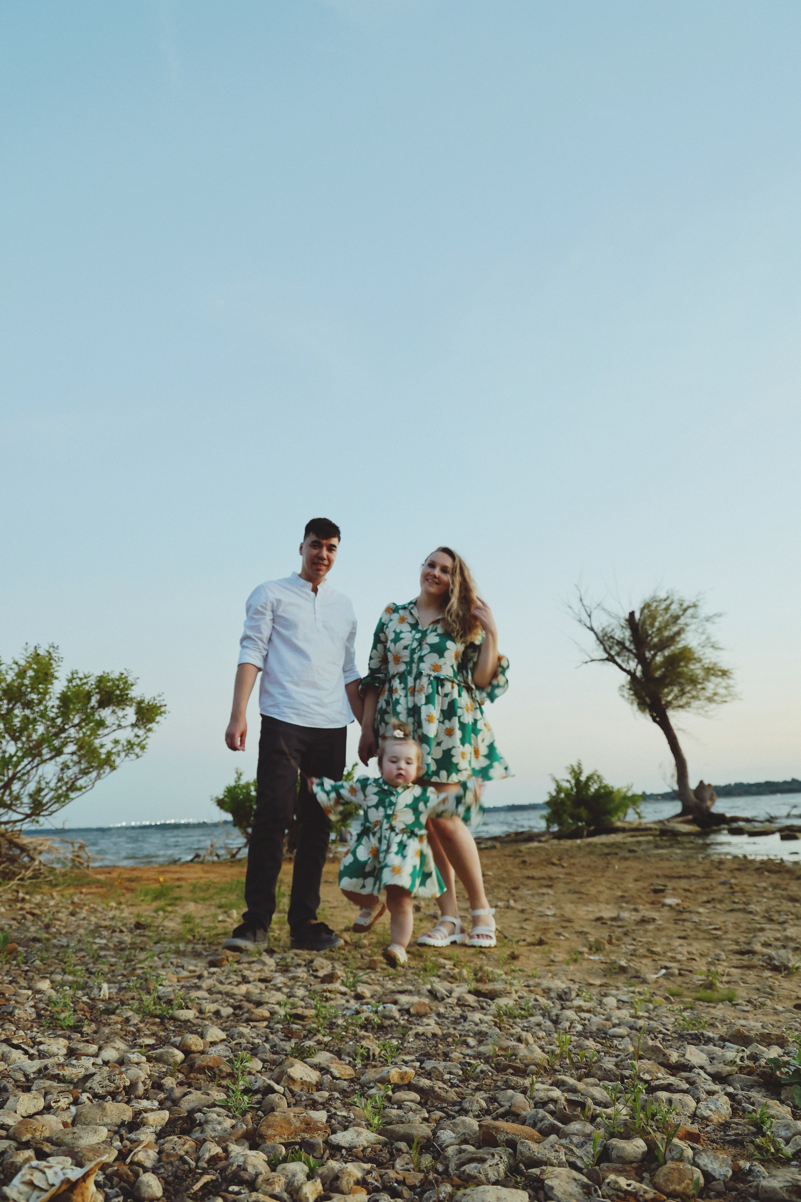 Baby Family Photoshoot – Outdoor Family Photography with Infant or Toddler. Lana Petrychenko — Portrait & Family Photographer. Valencia, Spain