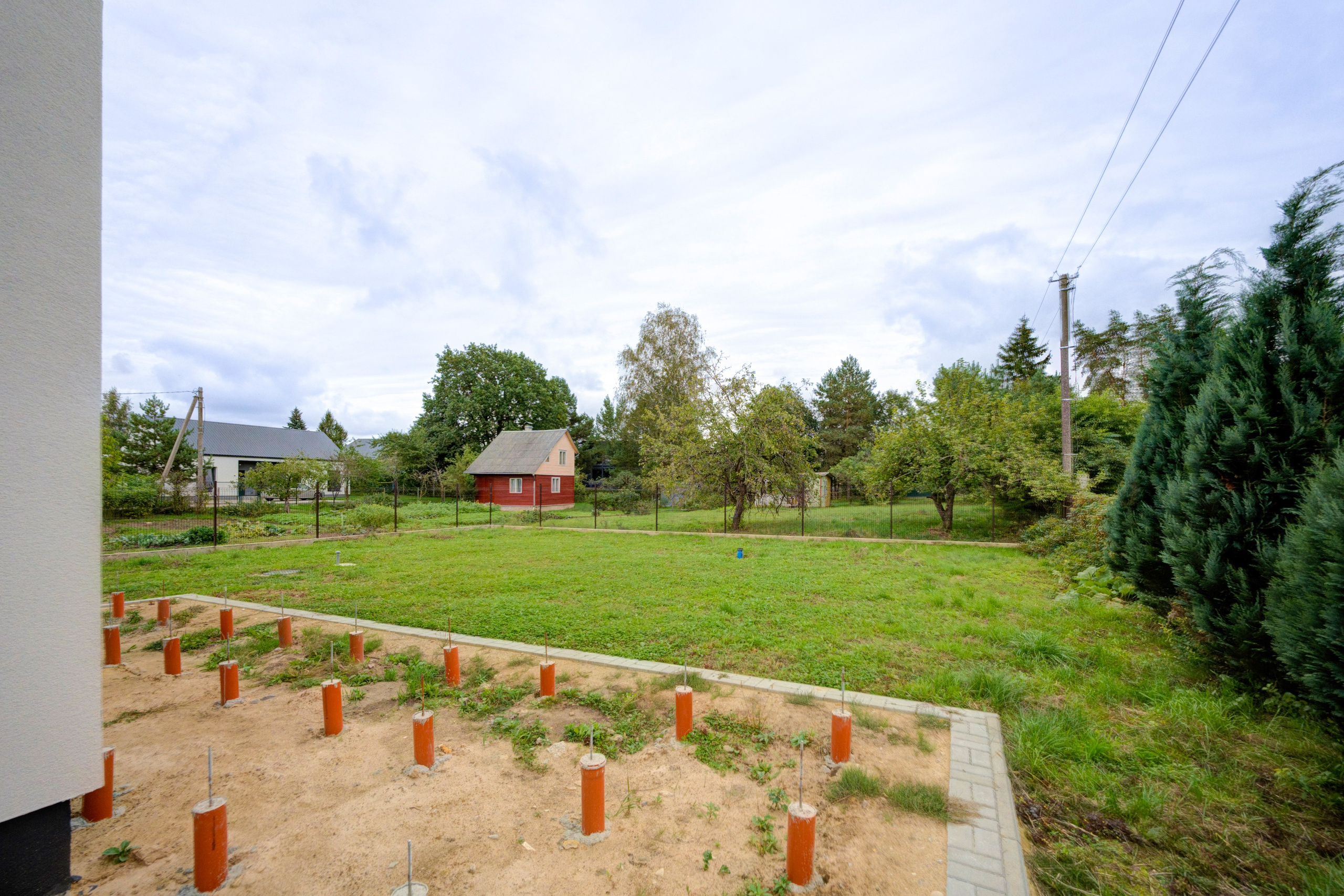 Pagubės sodų 11-oji 16, Vilnius. Namas su nepilna apdaila. Elina Sapiega fotografė Vilniuje