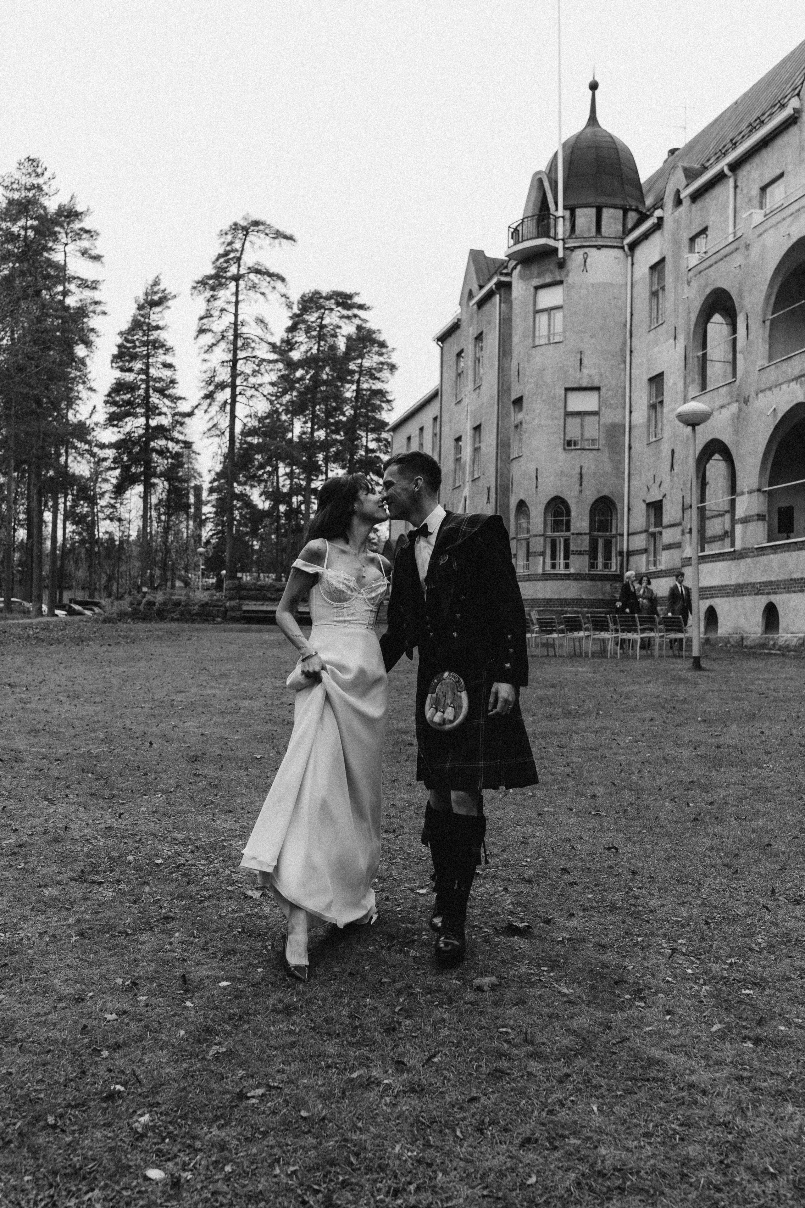 Venla & Kerr. Wedding and portrait photographer in Helsinki Vickan O