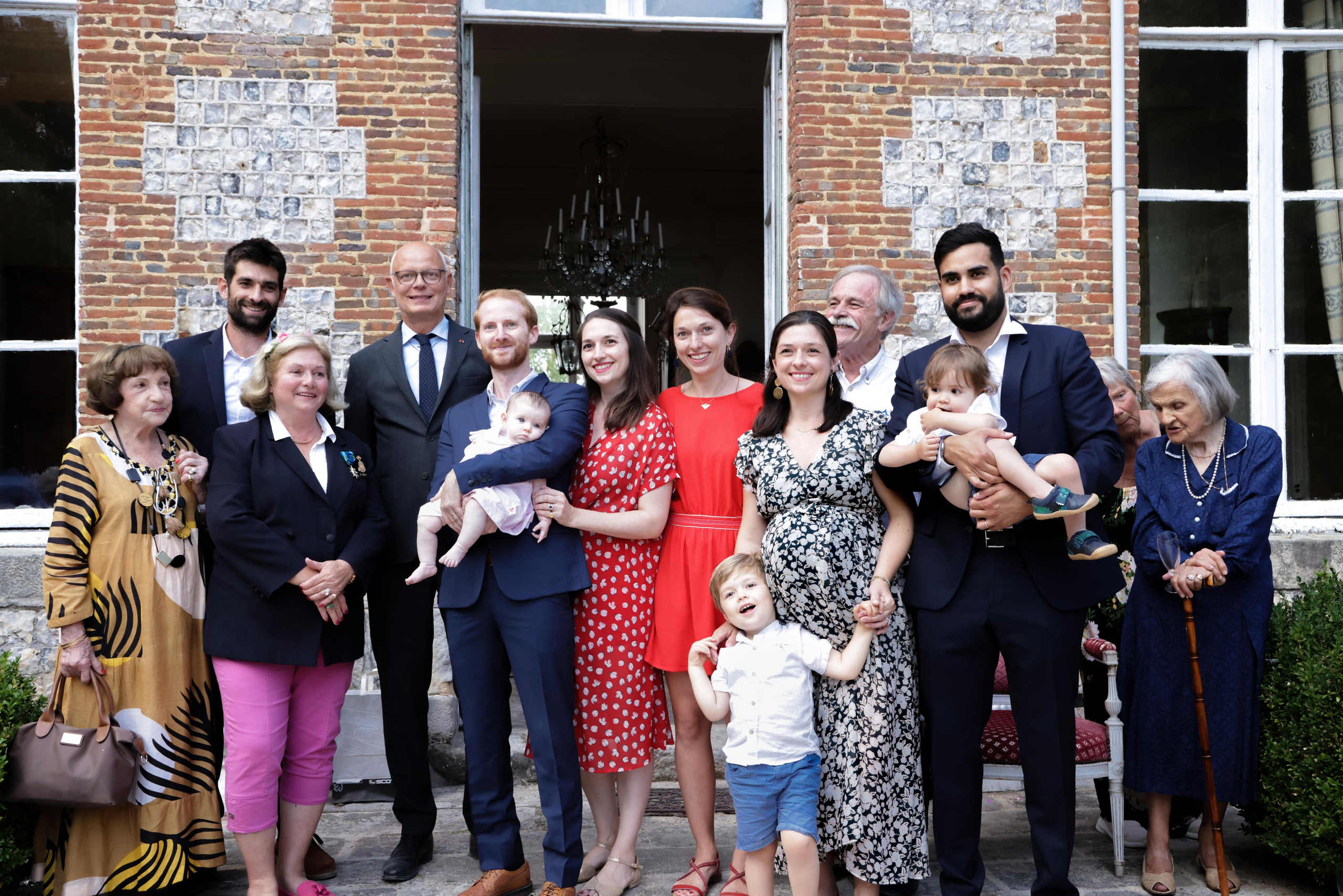 Edouard Philippe remet les insignes à Anne de Bagneaux-Savatier. Natalia Bogdanovska. Films et photographie corporate en France