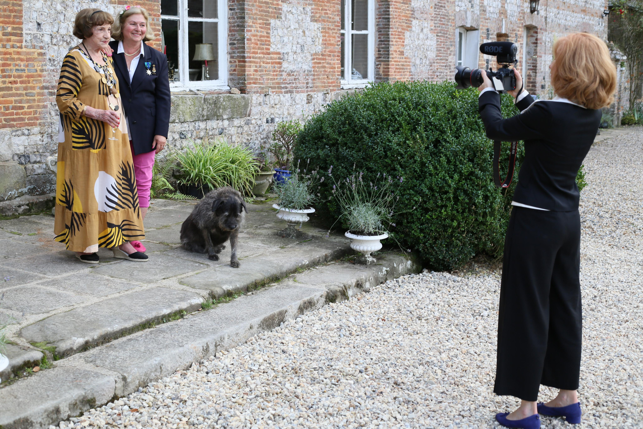 Edouard Philippe remet les insignes à Anne de Bagneaux-Savatier. Natalia Bogdanovska. Films et photographie corporate en France