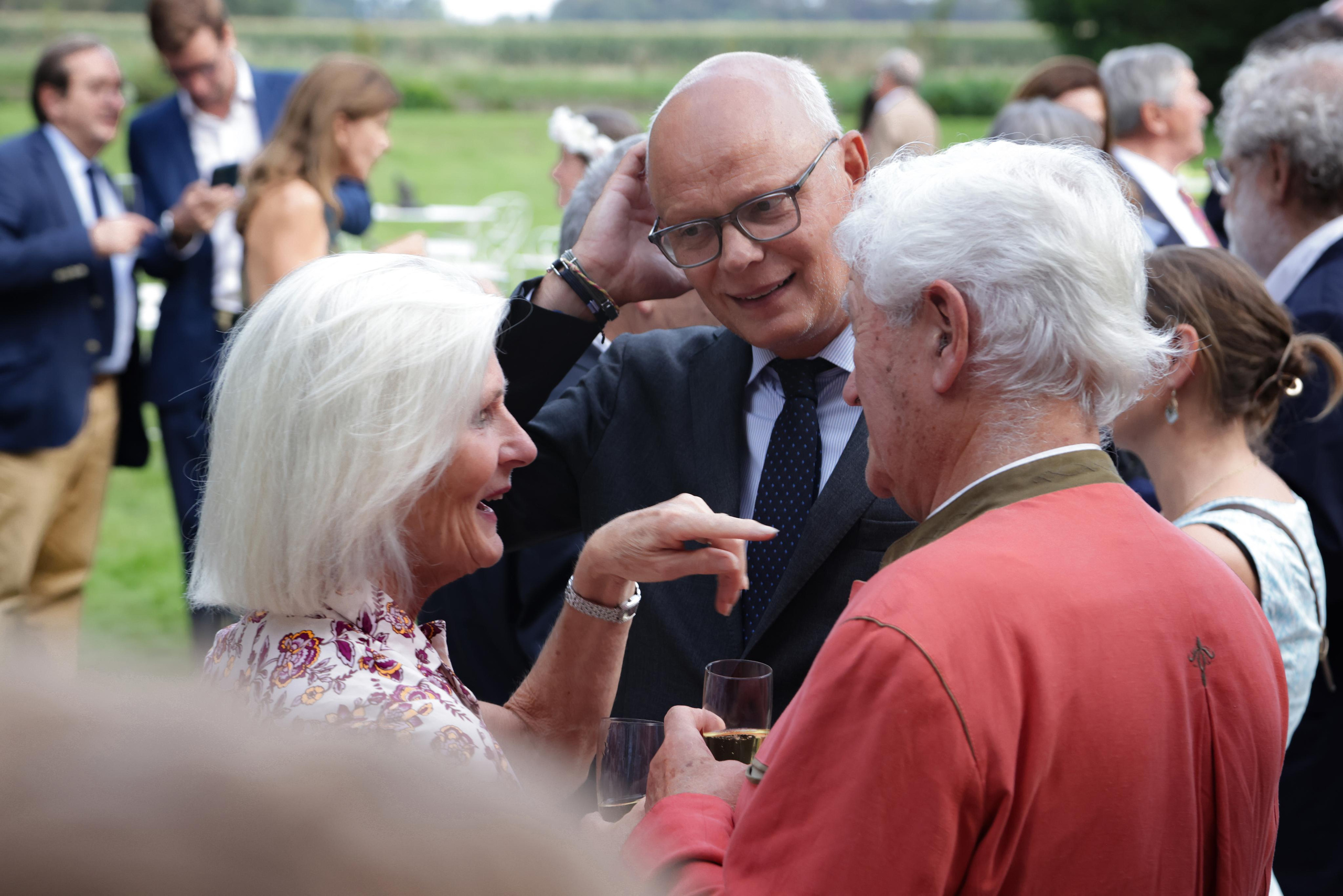 Edouard Philippe remet les insignes à Anne de Bagneaux-Savatier. Natalia Bogdanovska. Films et photographie corporate en France