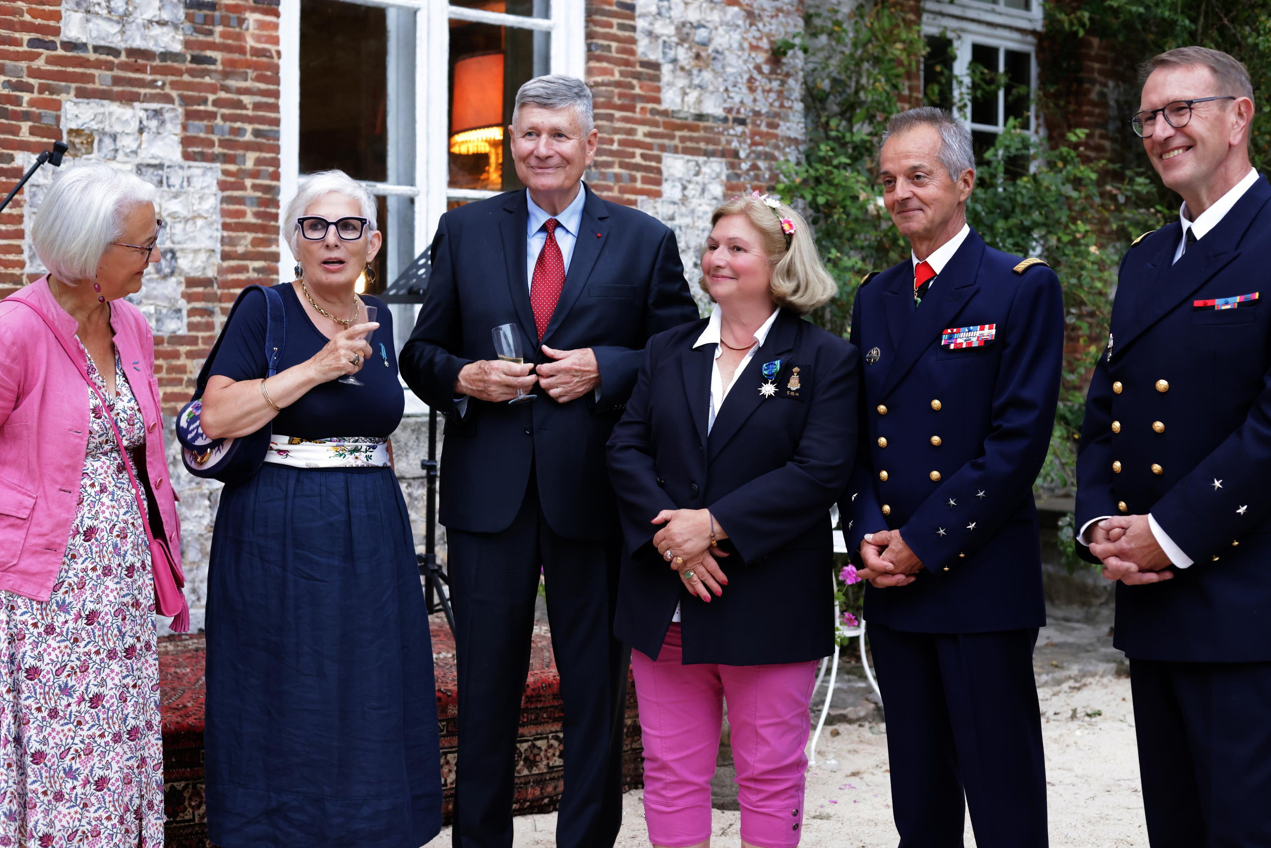 Edouard Philippe remet les insignes à Anne de Bagneaux-Savatier. Natalia Bogdanovska. Films et photographie corporate en France