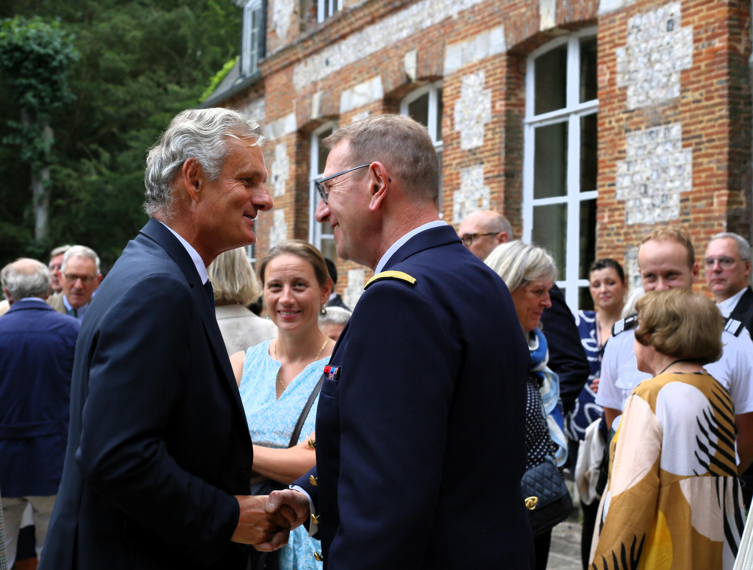 Edouard Philippe remet les insignes à Anne de Bagneaux-Savatier. Natalia Bogdanovska. Films et photographie corporate en France