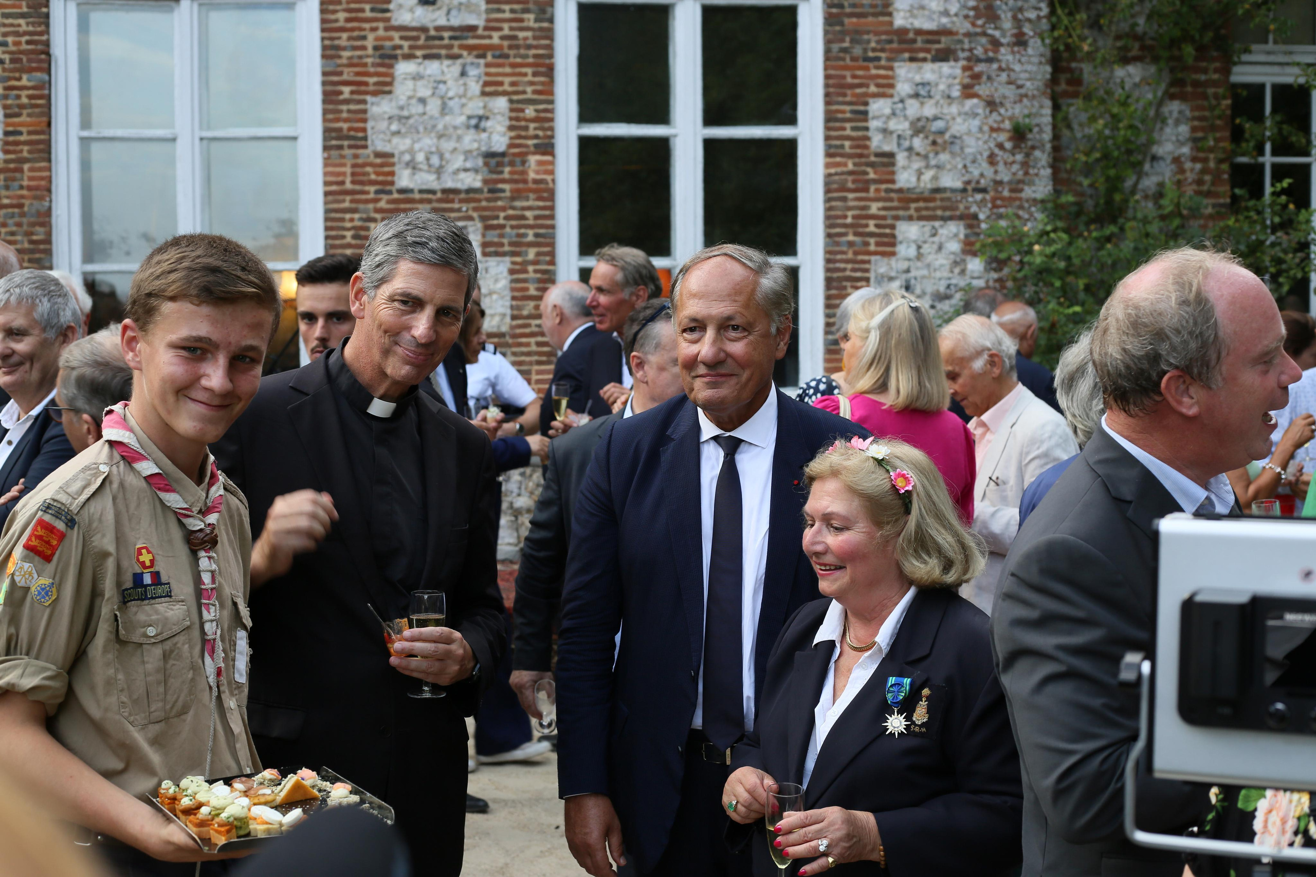 Edouard Philippe remet les insignes à Anne de Bagneaux-Savatier. Natalia Bogdanovska. Films et photographie corporate en France