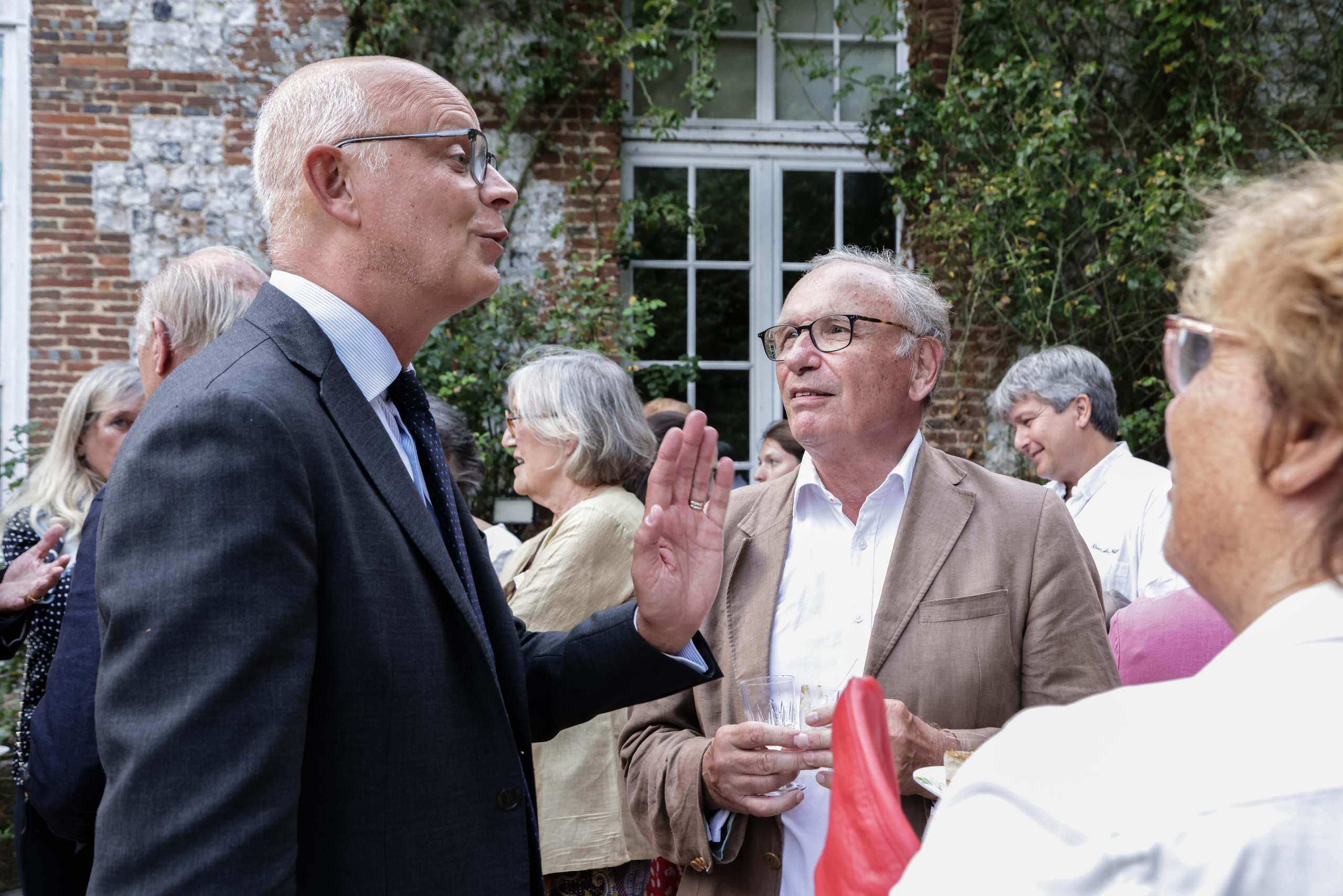 Edouard Philippe remet les insignes à Anne de Bagneaux-Savatier. Natalia Bogdanovska. Films et photographie corporate en France