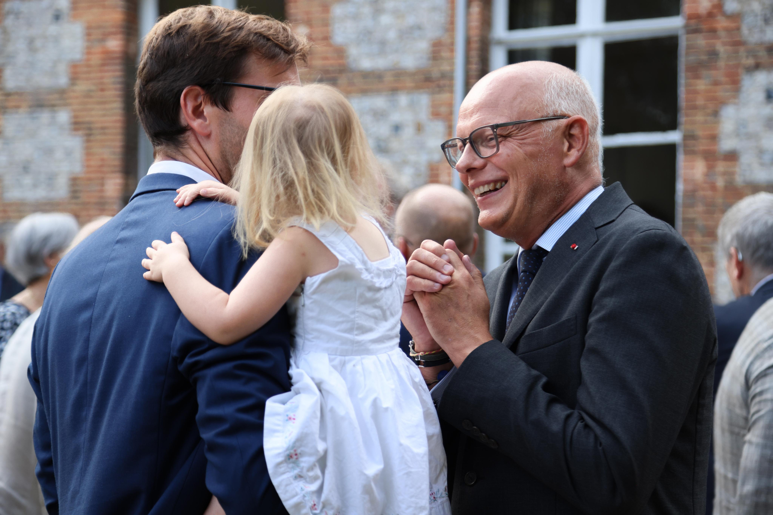 Edouard Philippe remet les insignes à Anne de Bagneaux-Savatier. Natalia Bogdanovska. Films et photographie corporate en France