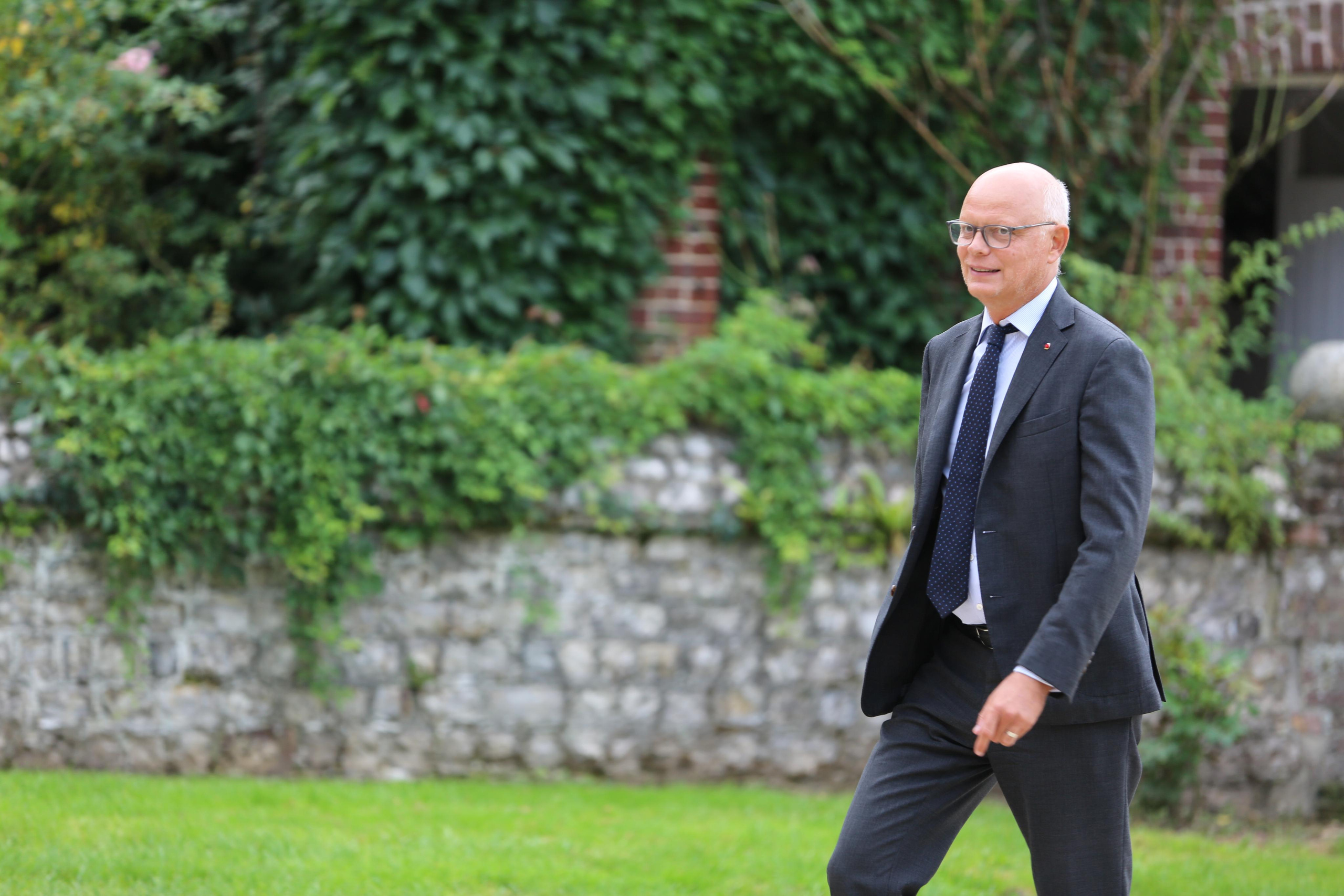 Edouard Philippe remet les insignes à Anne de Bagneaux-Savatier. Natalia Bogdanovska. Films et photographie corporate en France