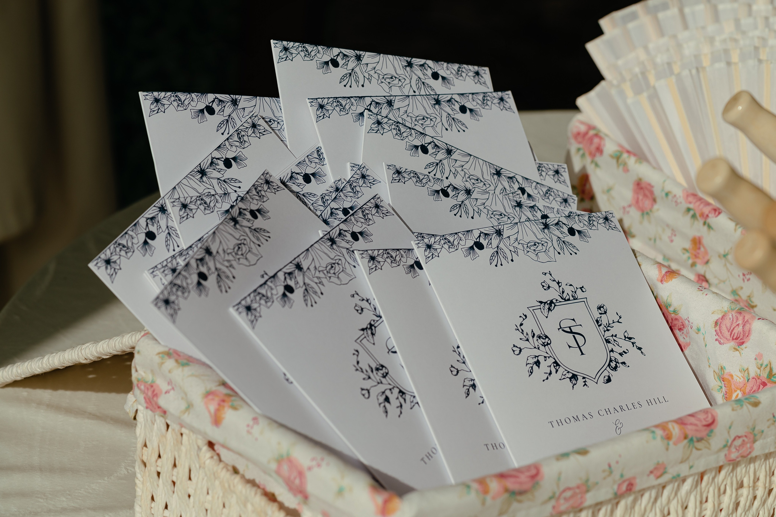 Thomas & Suyumbika. Главная