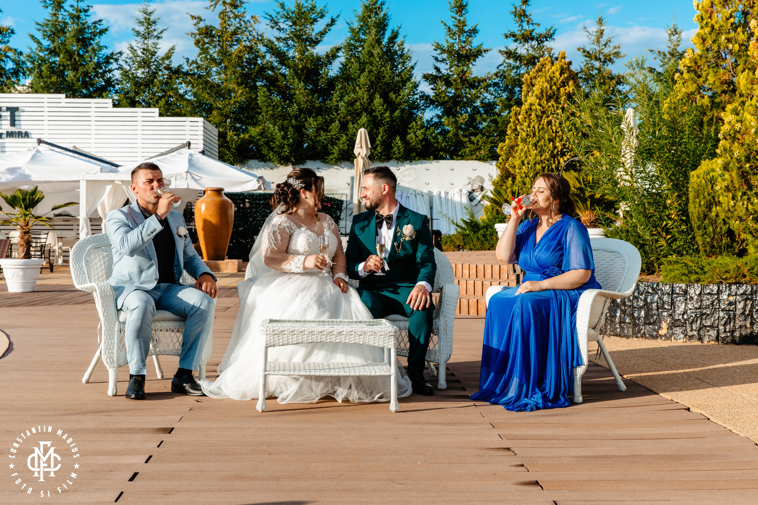 WEDDING PHOTOGRAPHY. DESPRE NOI