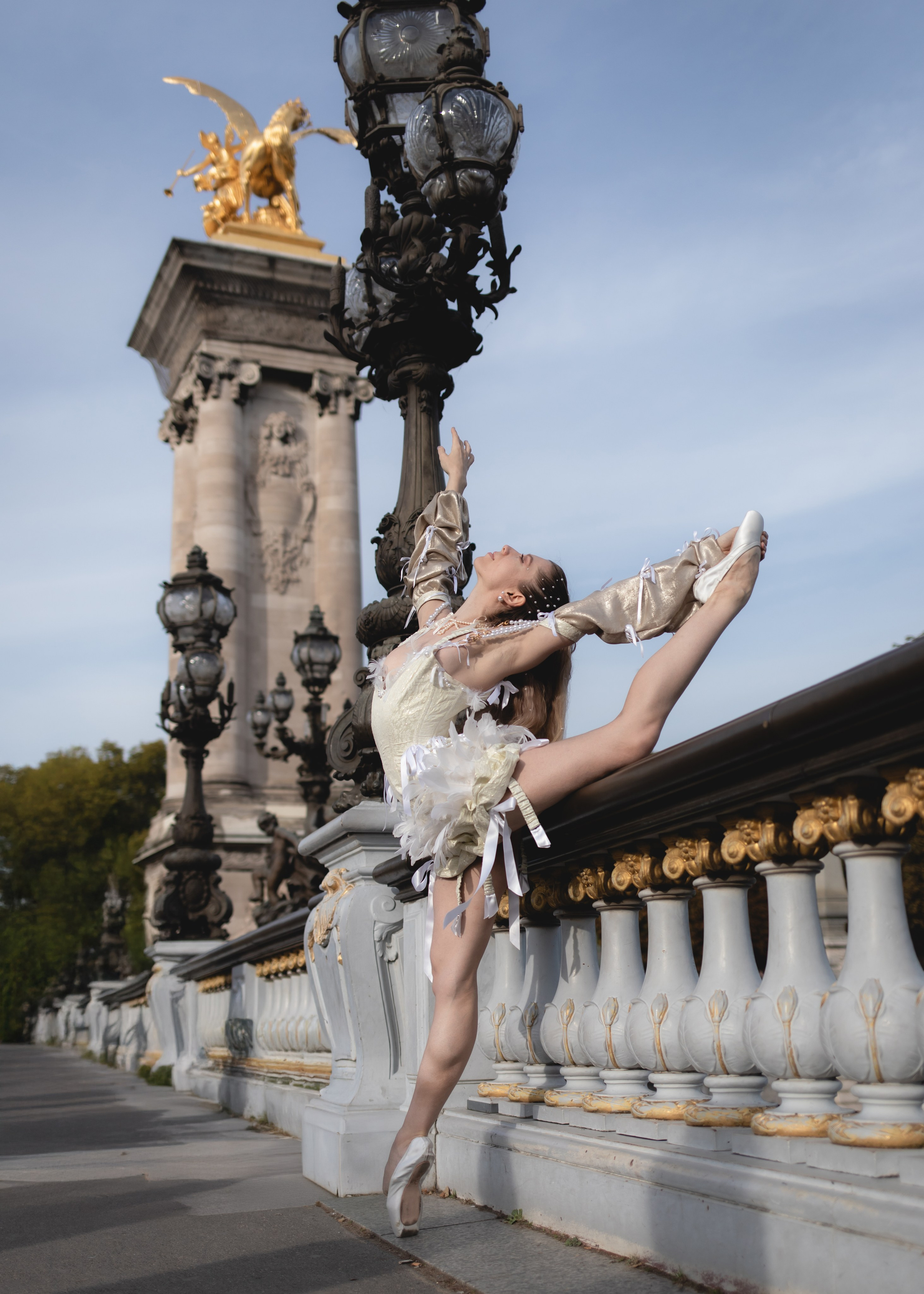 Ballerina in Paris. Professional wedding photographer in Copenhagen, Denmark — Julia Byron