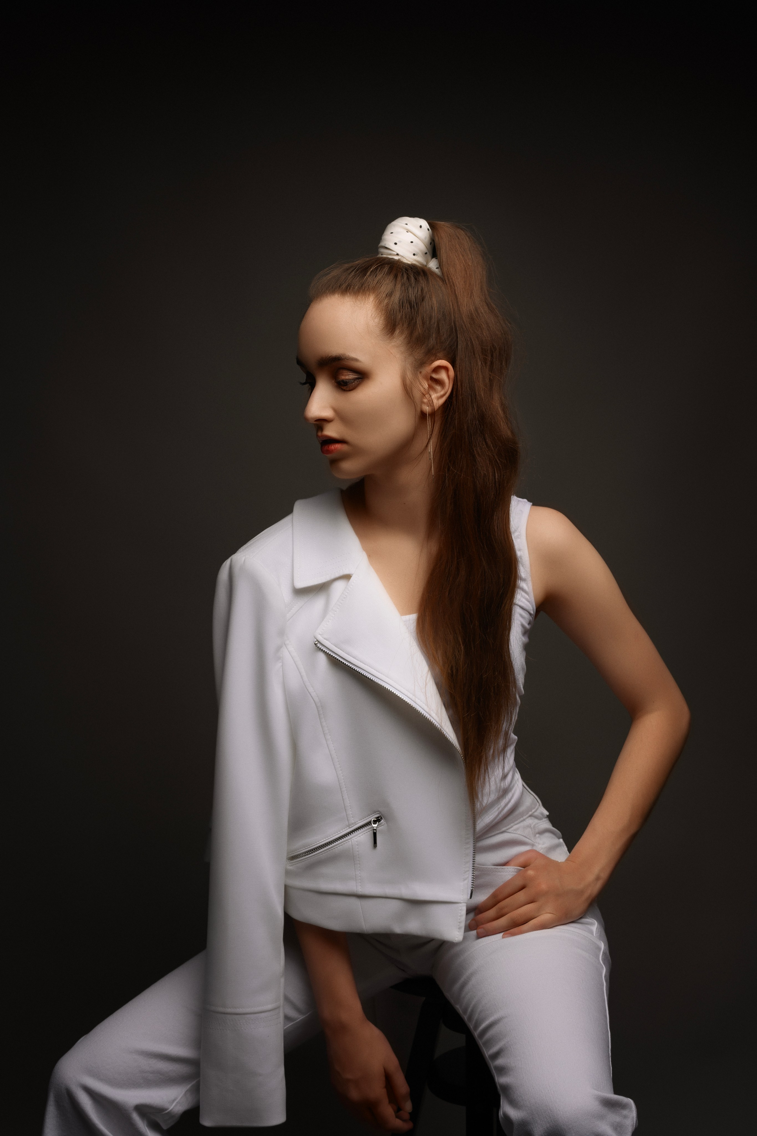 Alena in white. Wedding & portrait photography in the Seattle Area. Helen Michelle photographer