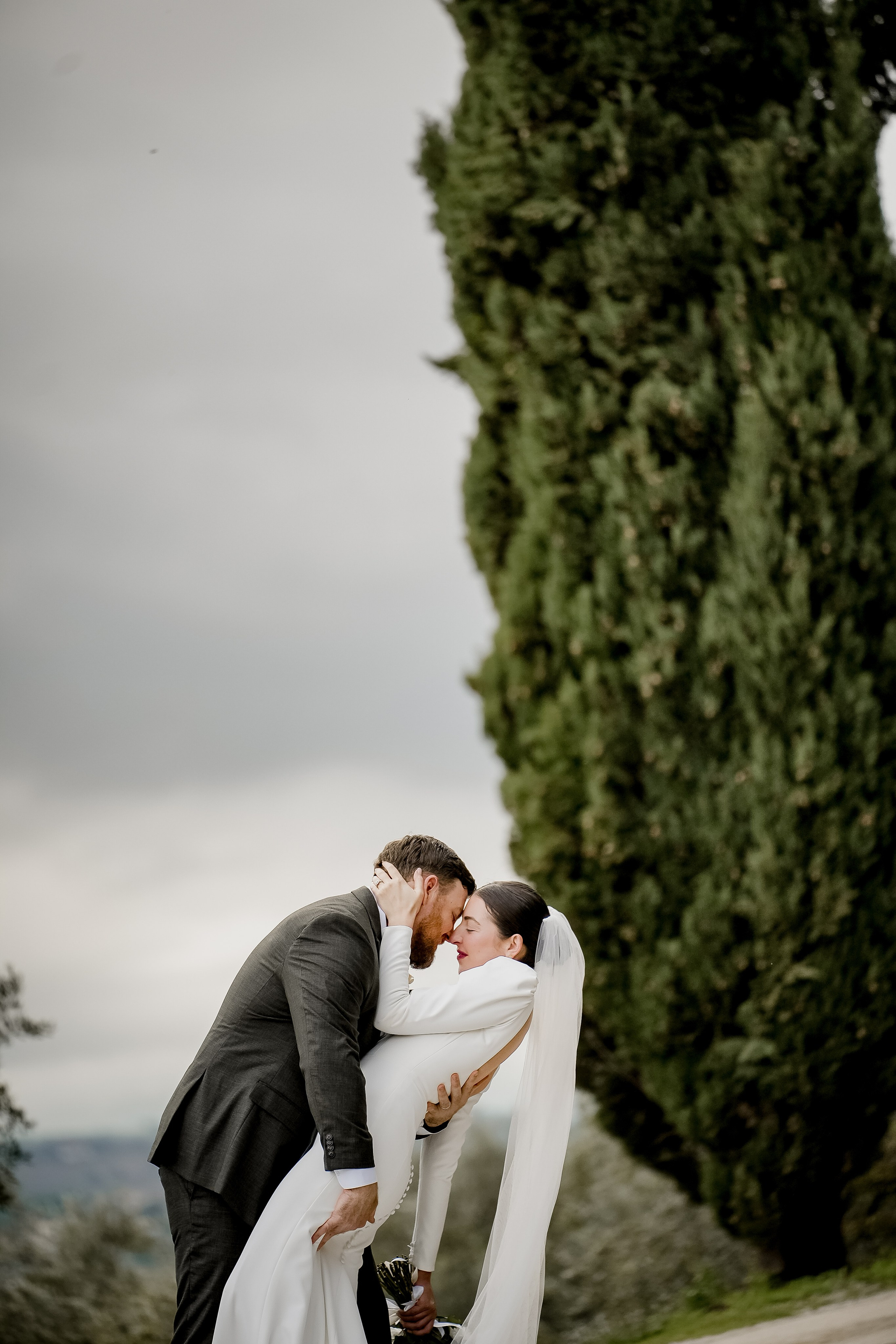 Elopment in Cortona. Villa Falconiere. Wedding Photographer in Italy