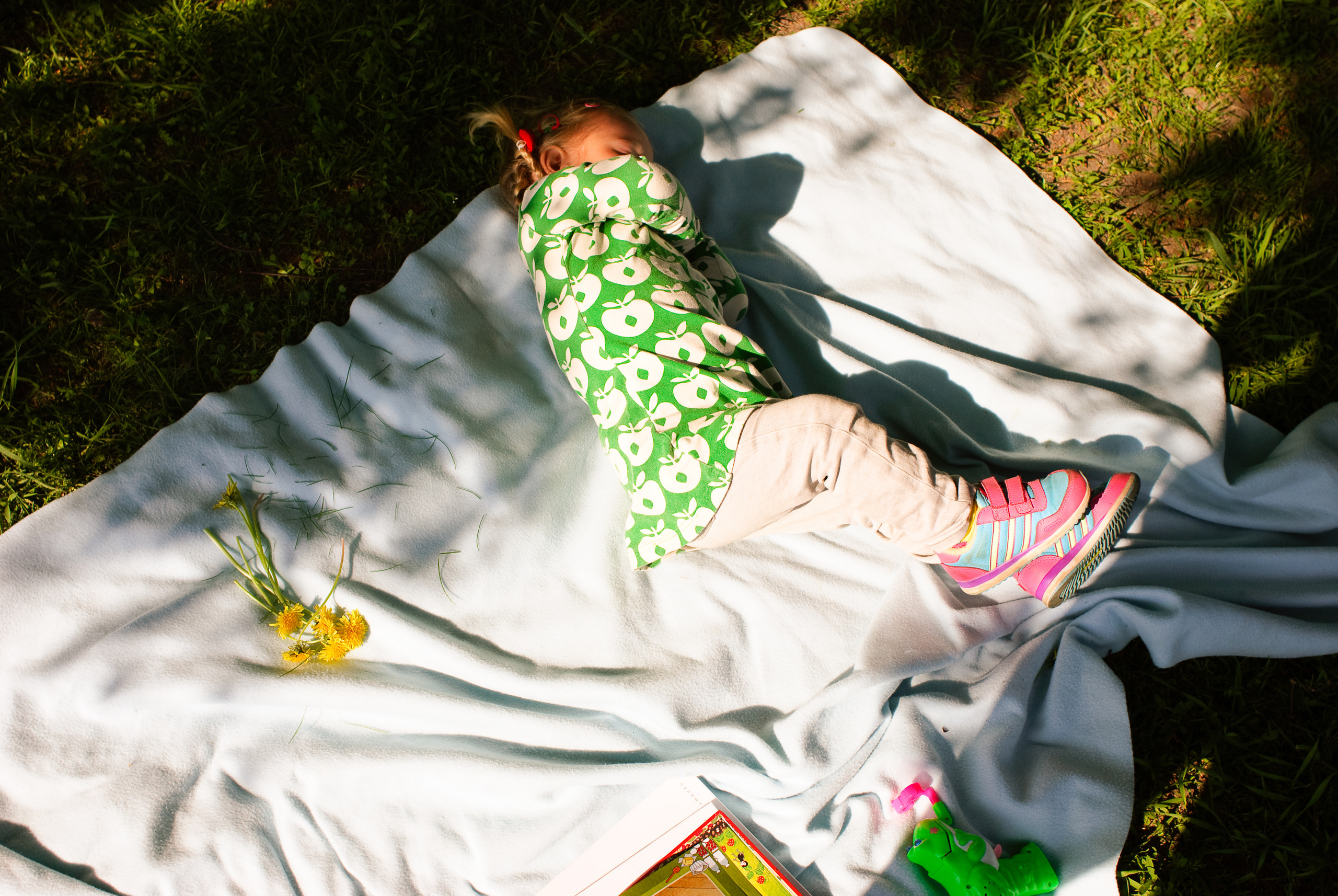 Jana, Katja and Tavrichesky. A year later. Victoria Dini. Art photography in London / Folkestone, UK