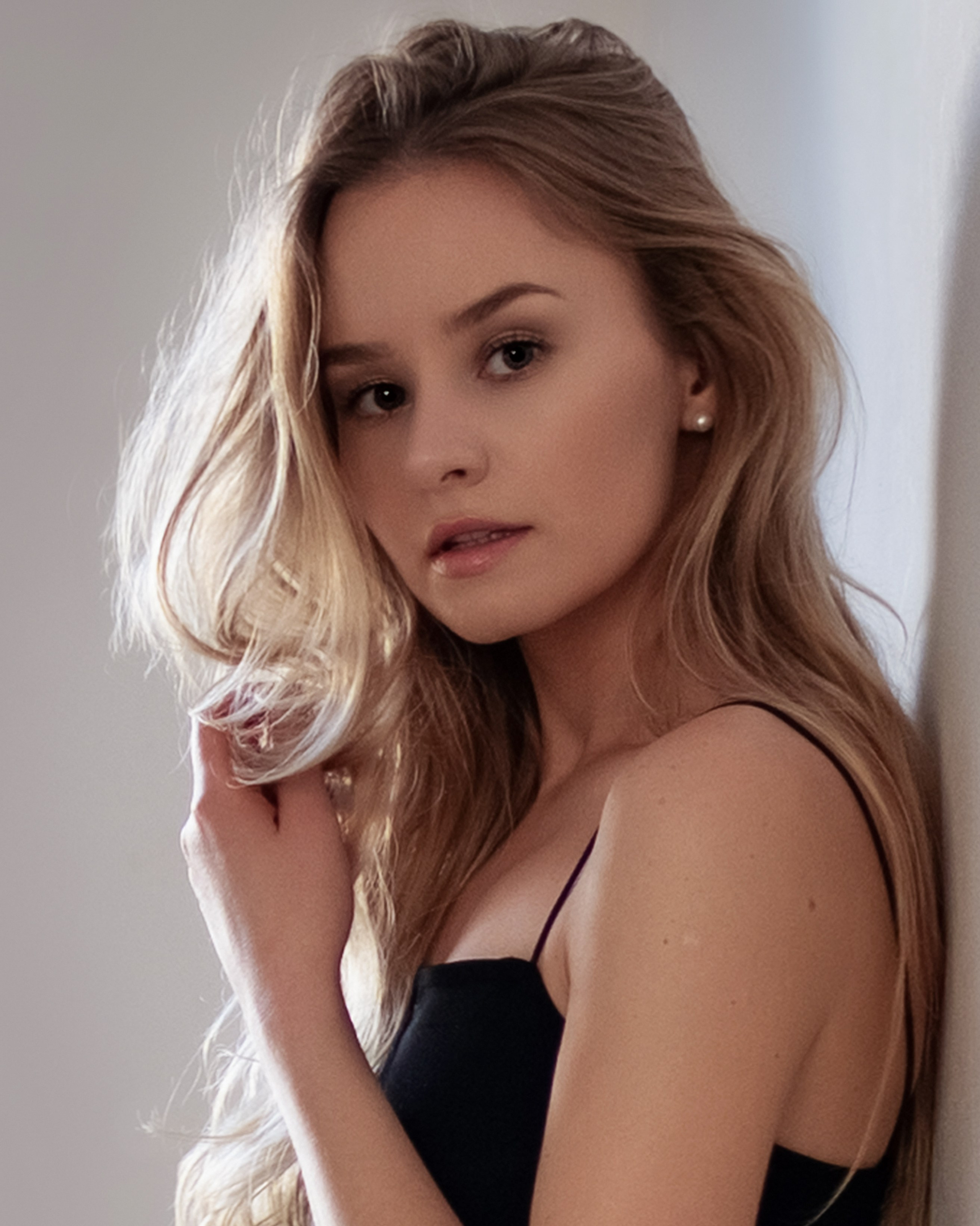 Women Portraits. Home