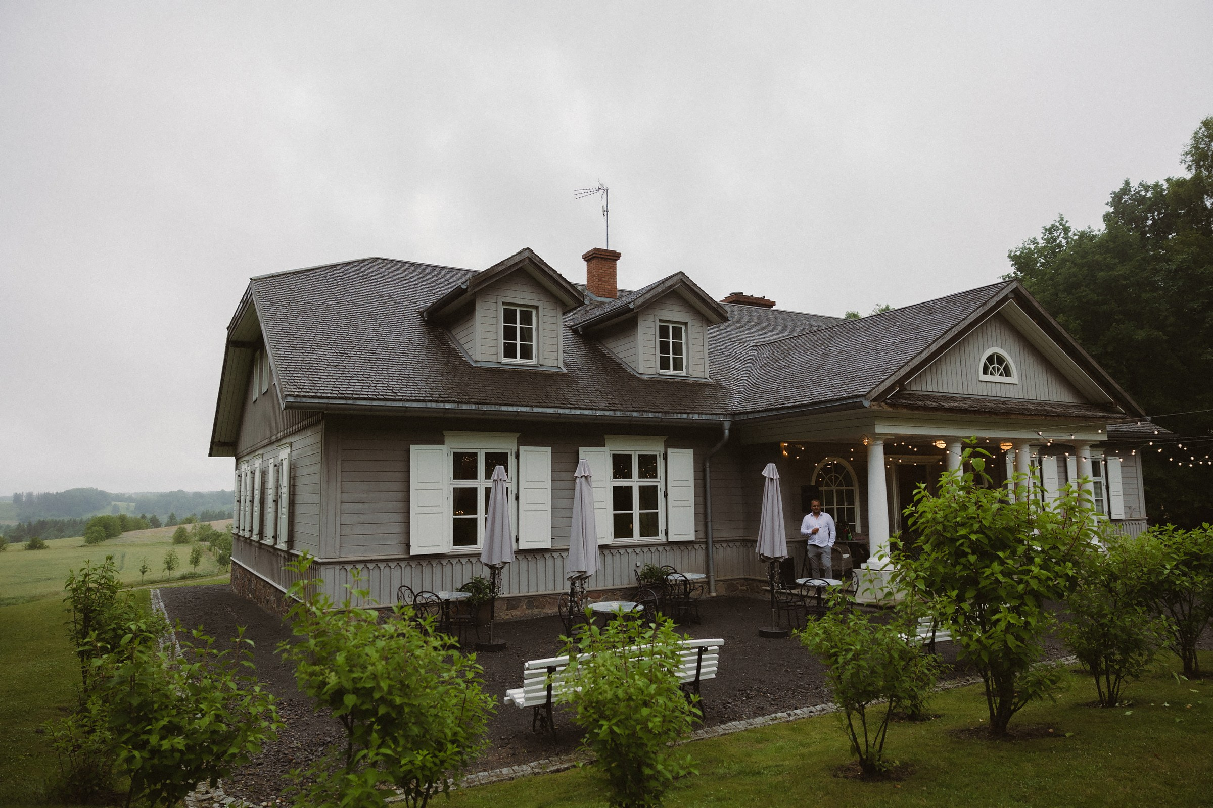 Justė ir Henrikas | Lietingos jaukios vestuvės Palangoje. Vestuvių ir šeimų fotografė Lena Bondarenko / belove photo