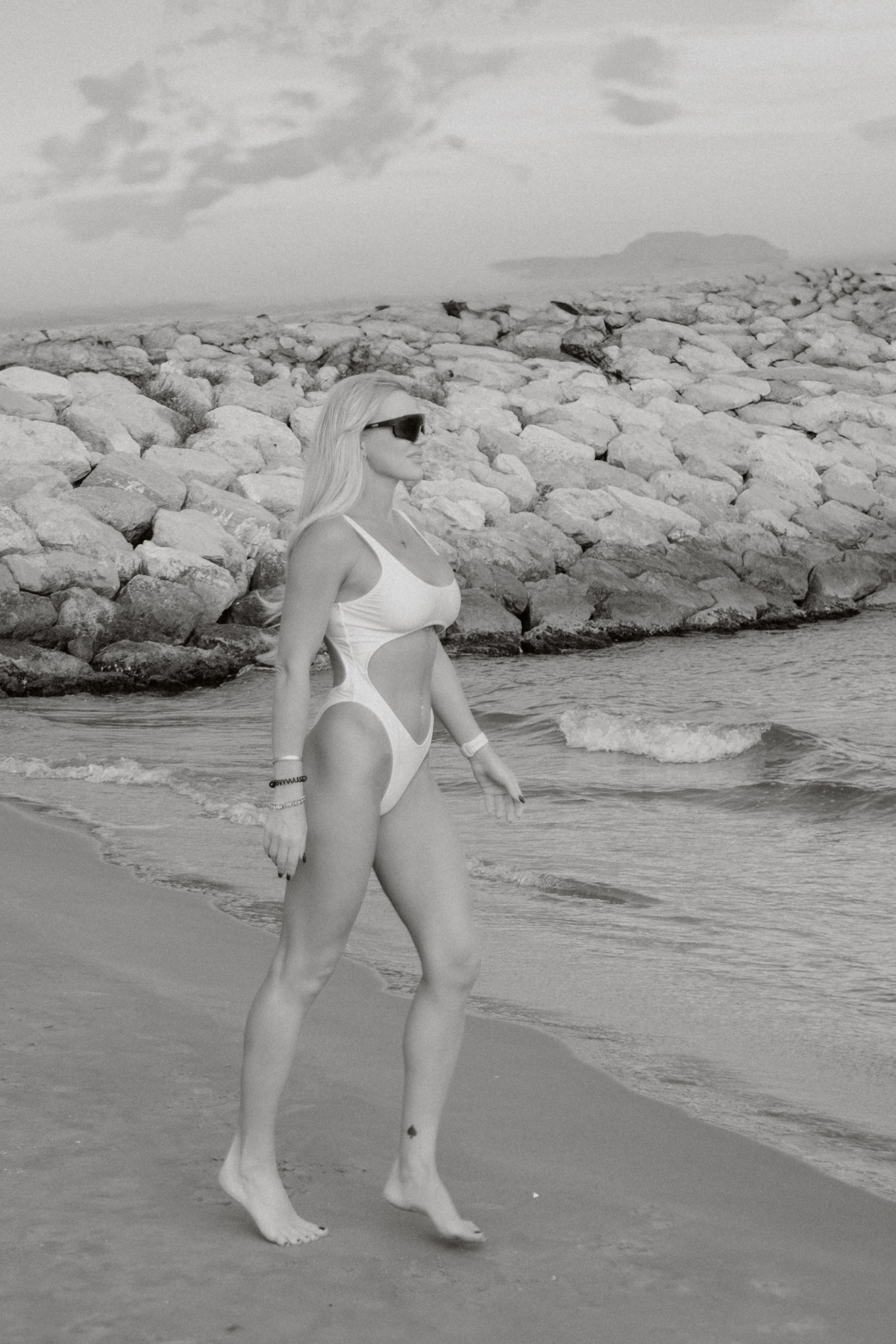 Sesión individual en la playa. Fotografía profesional en Calafell - Elena Medvedeva