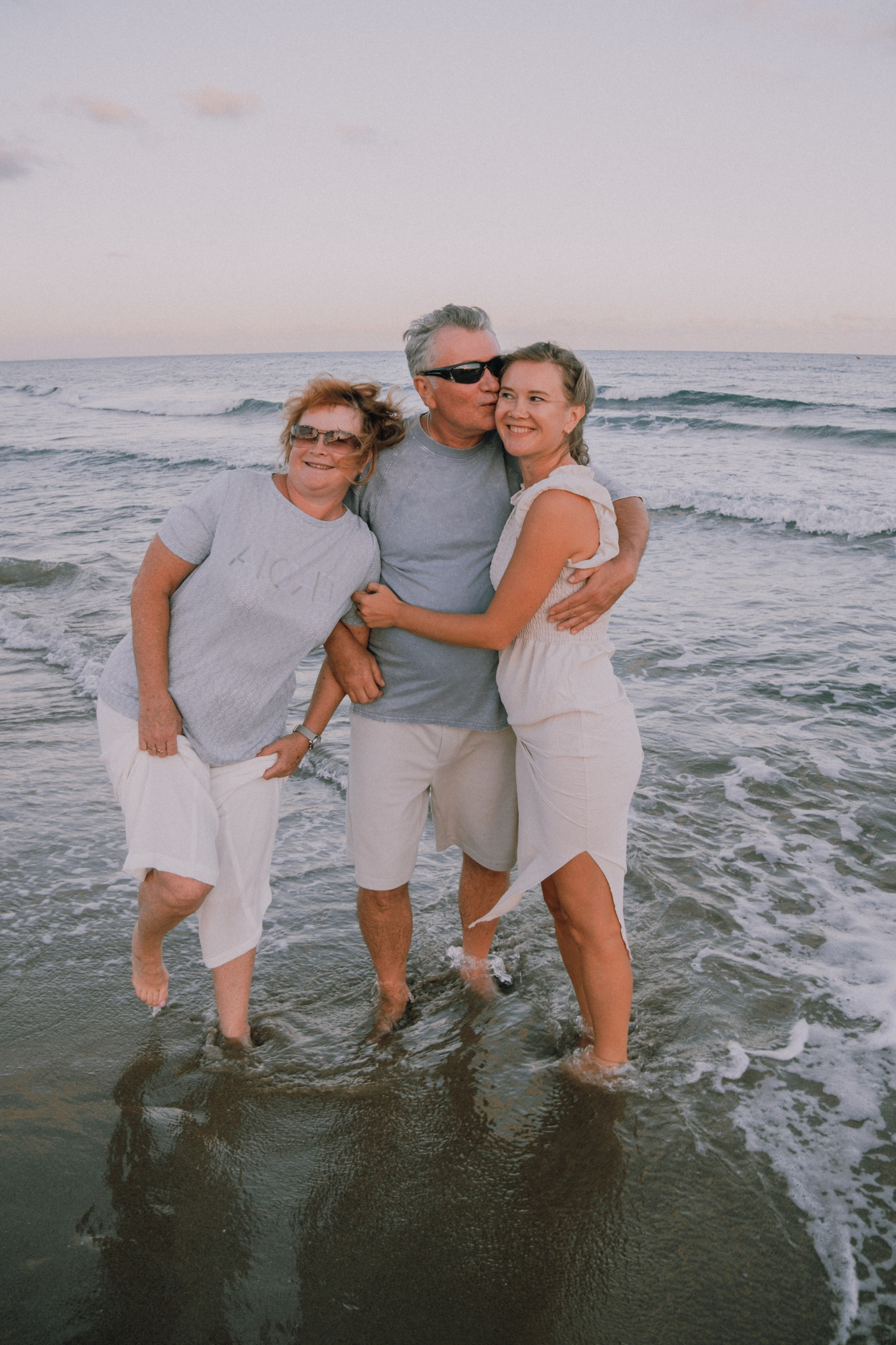 Sesión familiar en la playa. Fotografía profesional en Calafell - Elena Medvedeva