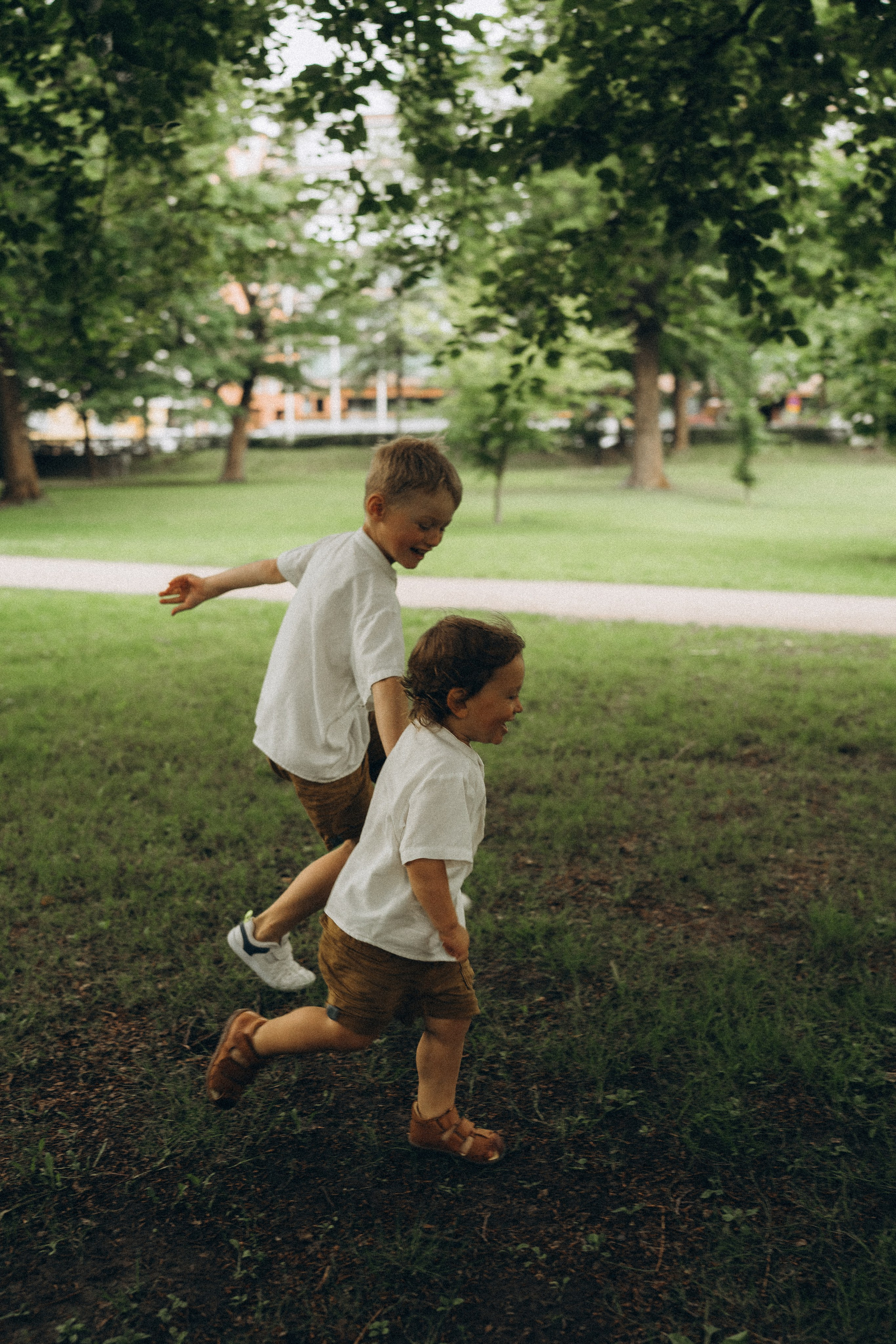 Kaivopuisto. Wedding and potrait photographer in Helsinki Vickan O