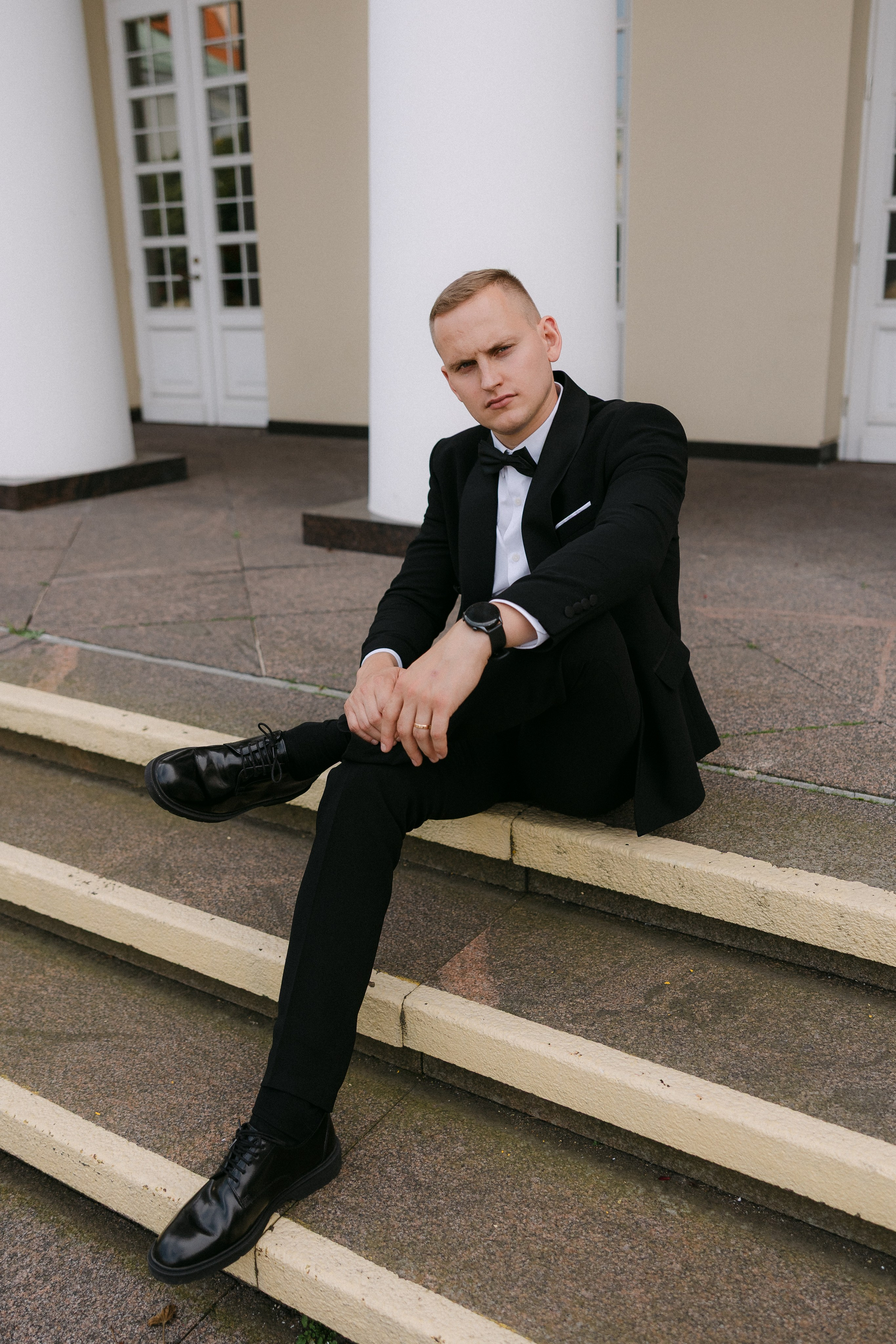 Jaunikio gidas: 5 taisyklės, kaip stilingai atrodyti vestuvių nuotraukose