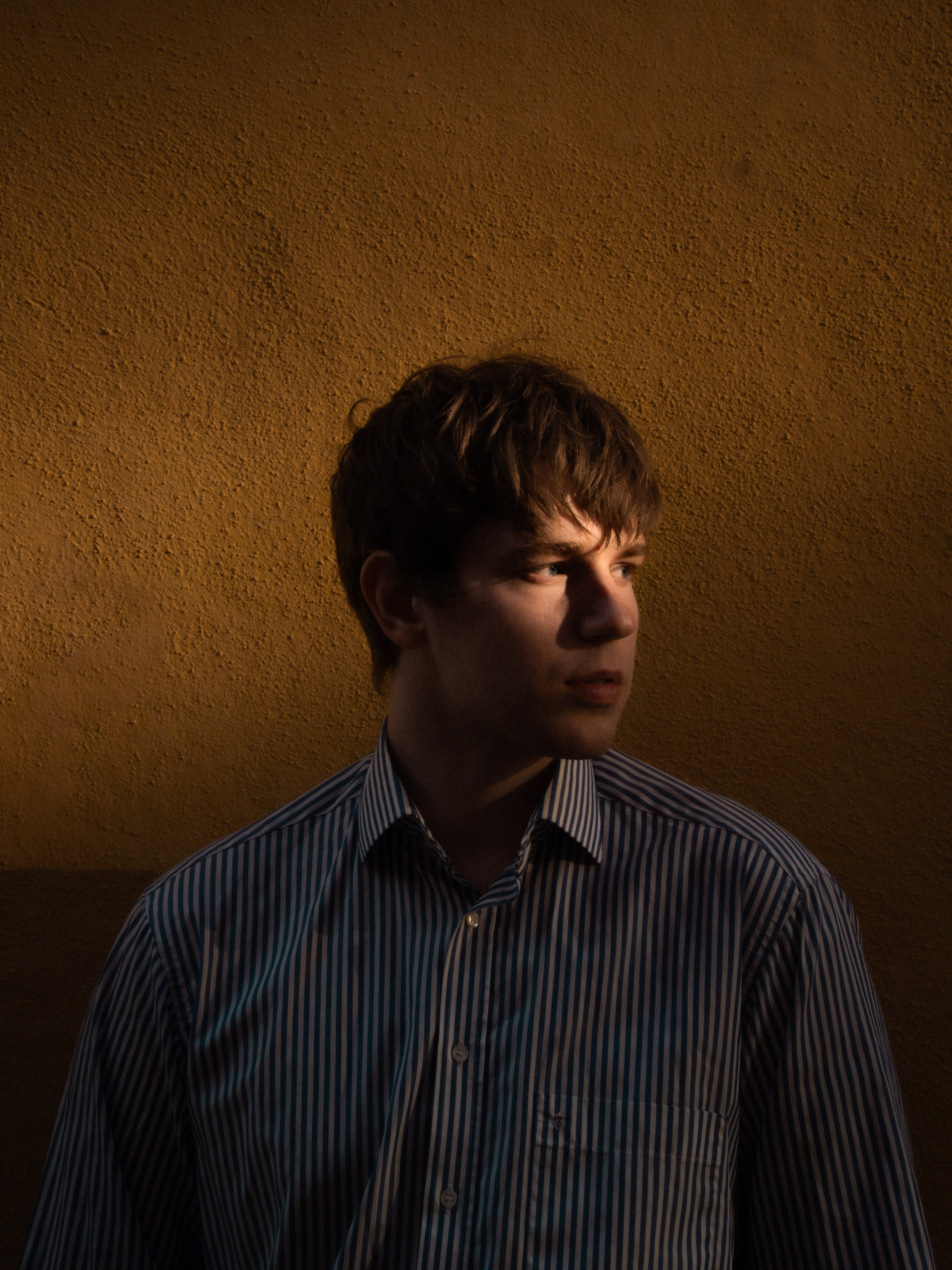 Kaamera ühel või teisel küljel. Meeste ja naiste fotograaf Tallinnas Anna Sipari