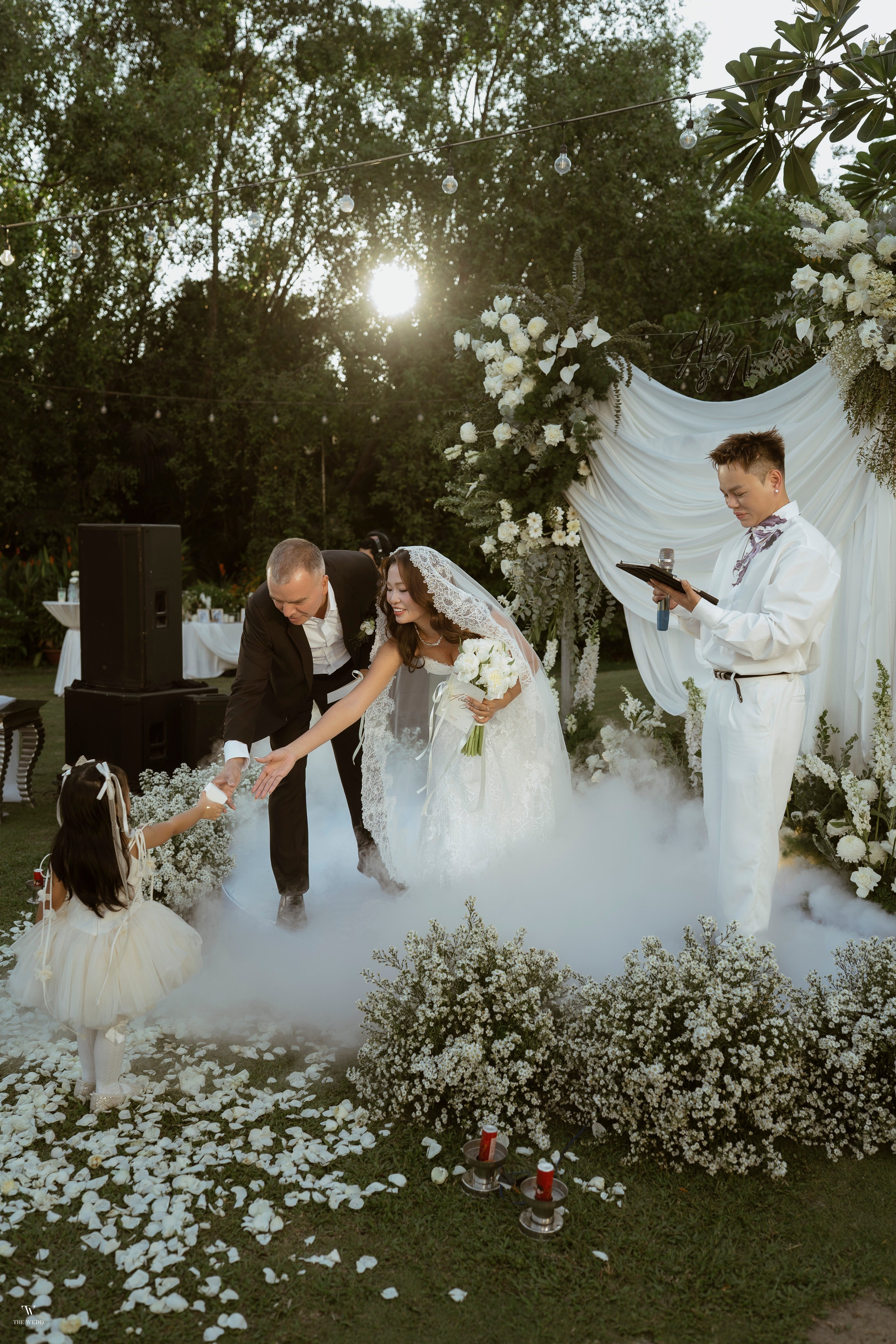ALEX & NICOLE. WEDDING PHOTOGRAPHER IN VIETNAM