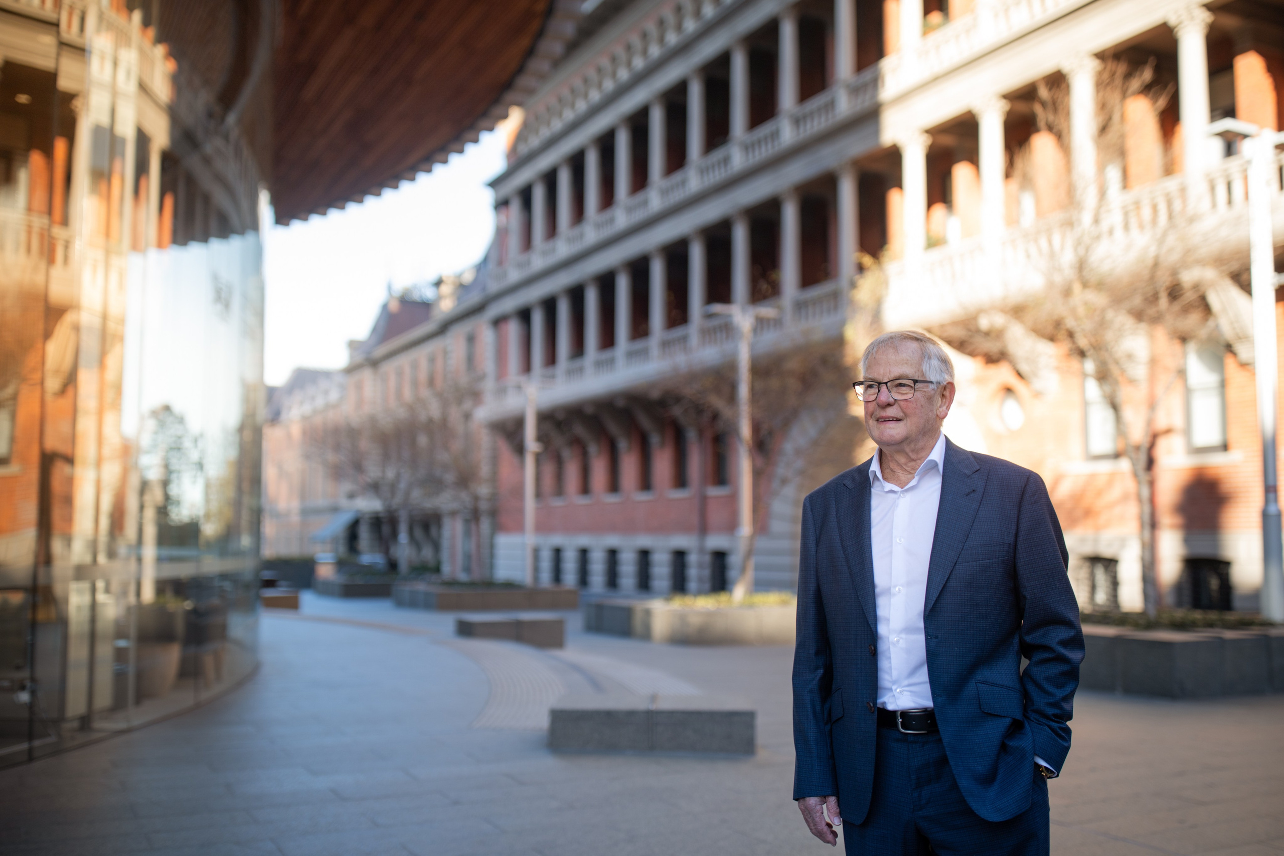 Ron Cole, Financial broker