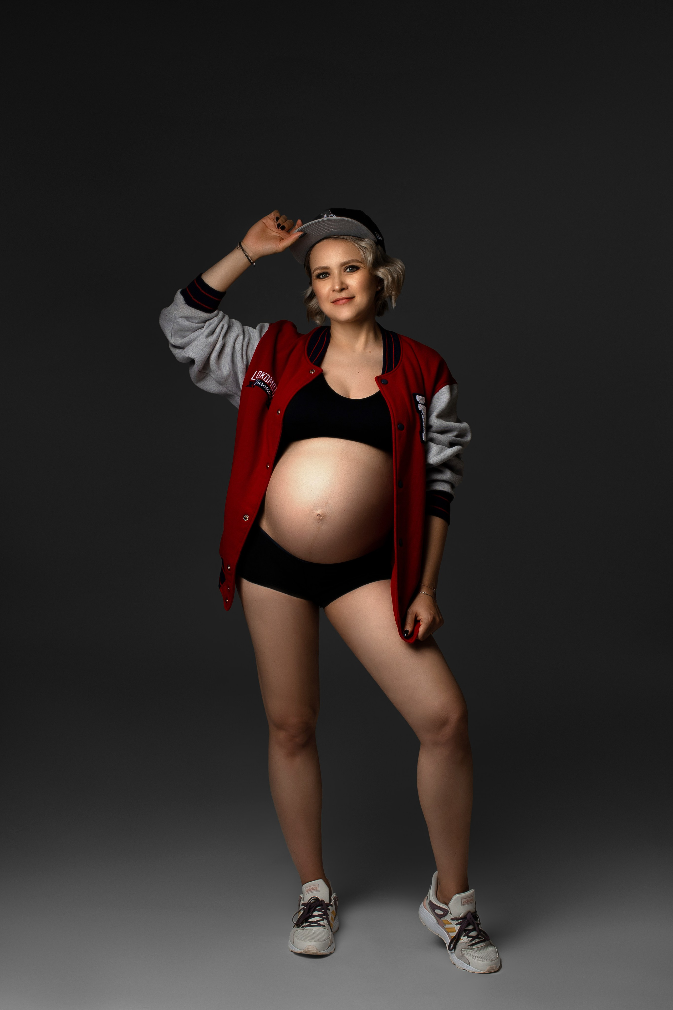 Studiofotografie, Schwangerschaft, Schwangerschaftsshooting, Fotoshooting Babybauch, Babybauchshooting, Osnabrück, Porträt, minimalistisch, schwarz-weiß, Osnabrueck, Rheine, Ibbenbühren, Fotograf Osnabrück, Fotografin Osnabrück, Gynäkologie, Baby, Geburt