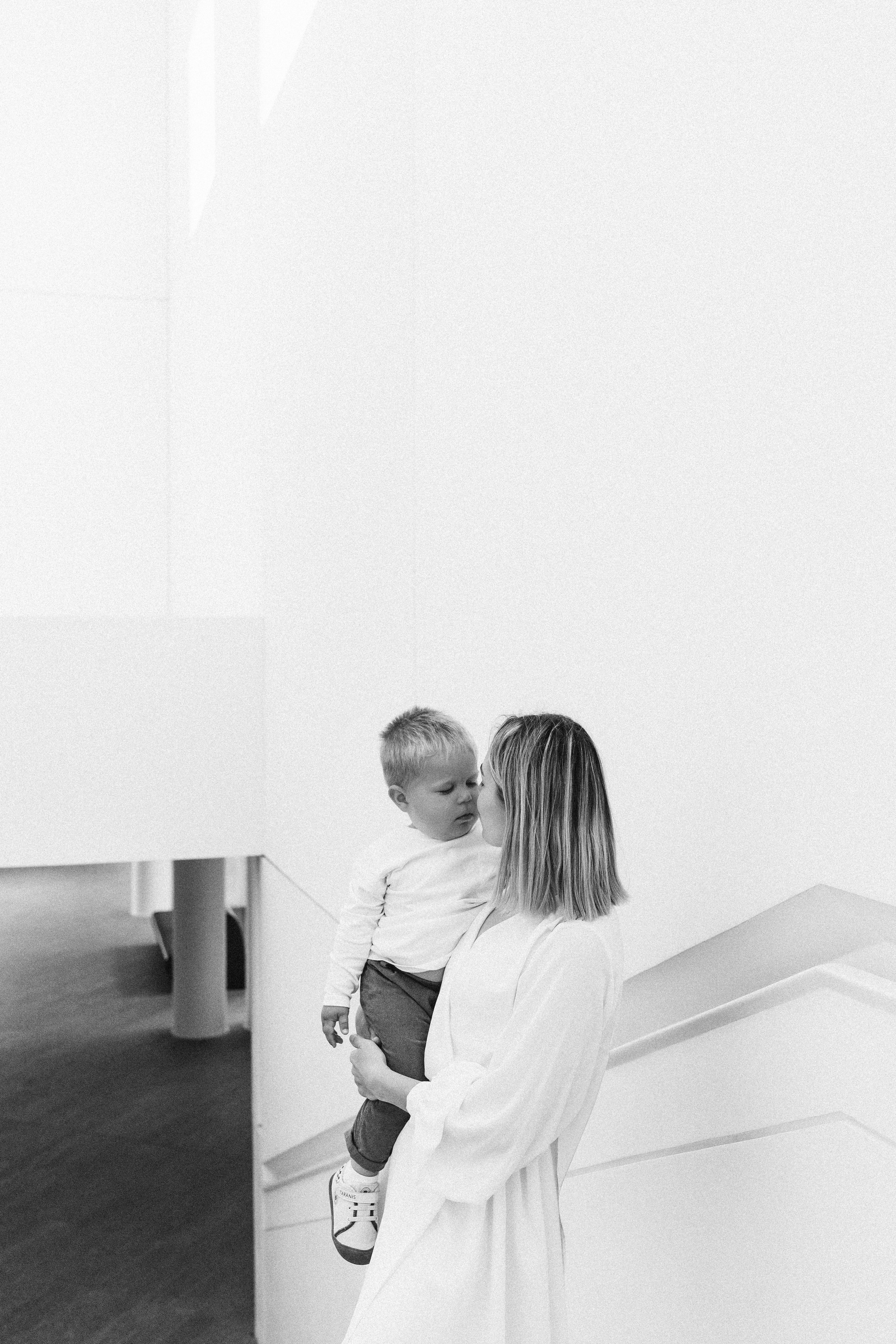 Louvre Dima, Dasha and Artemy. Professional Photographer Abu Dhabi, Dubai — Yulia Ismoilova | 2025