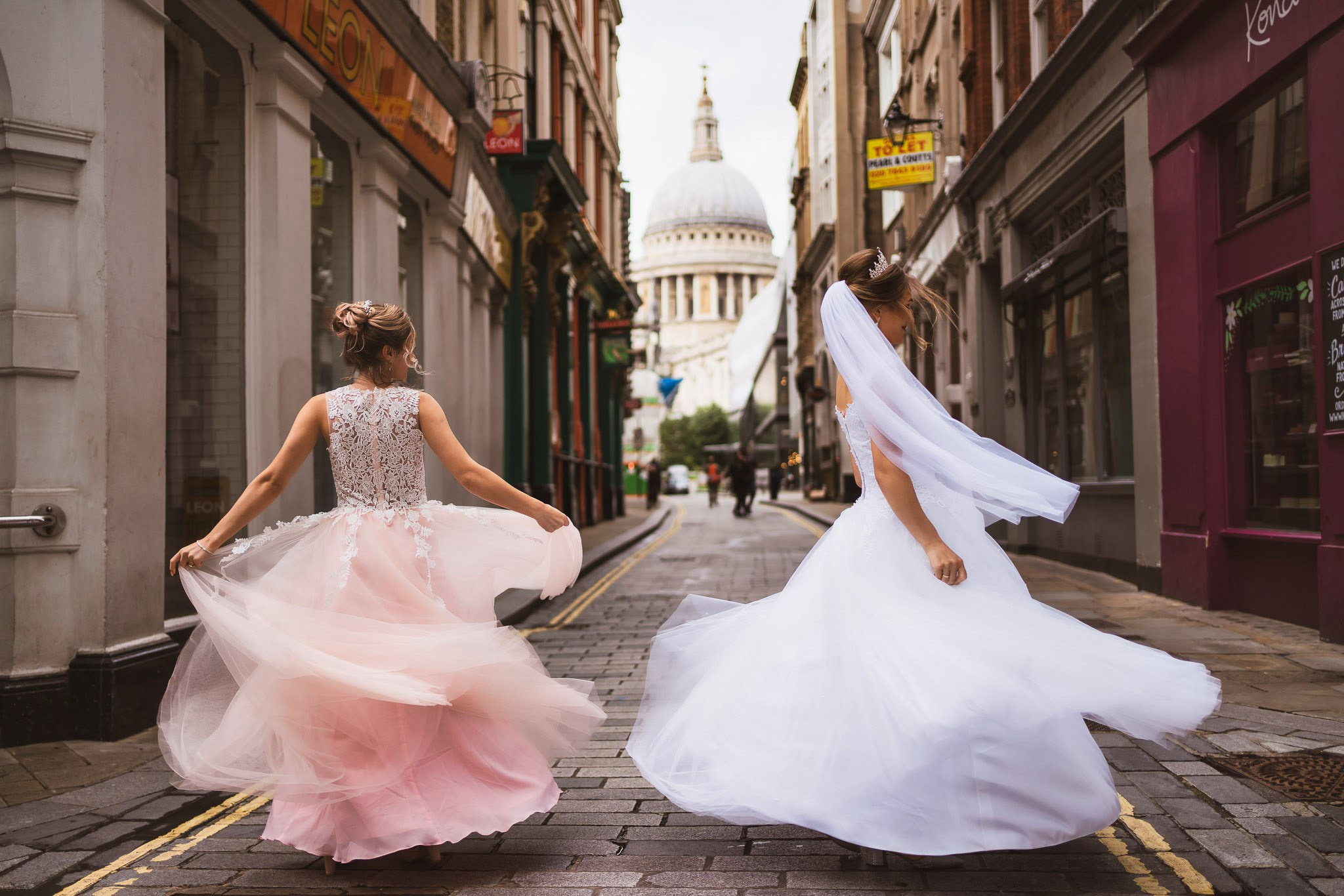 Book a wedding photographer and videographer in London. Wedding photographer in United Kingdom
