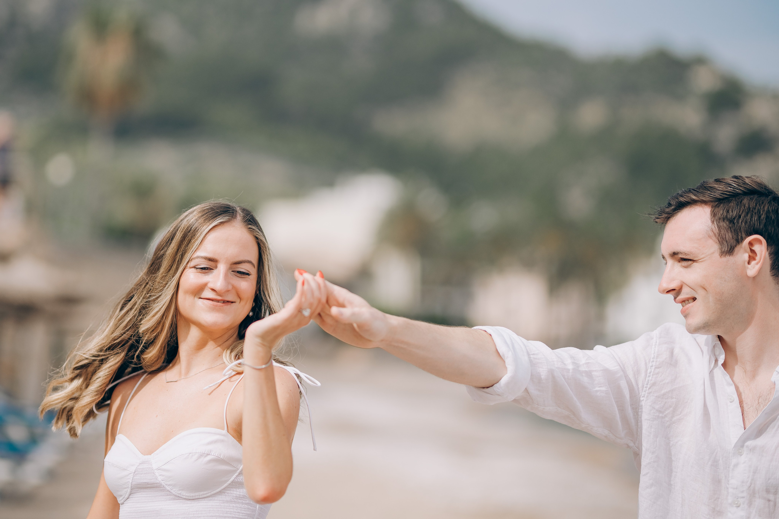 Relaxed Couple Session in Mallorca — Citrus Fields & Seaside. Фотограф у Пальма де Майорка