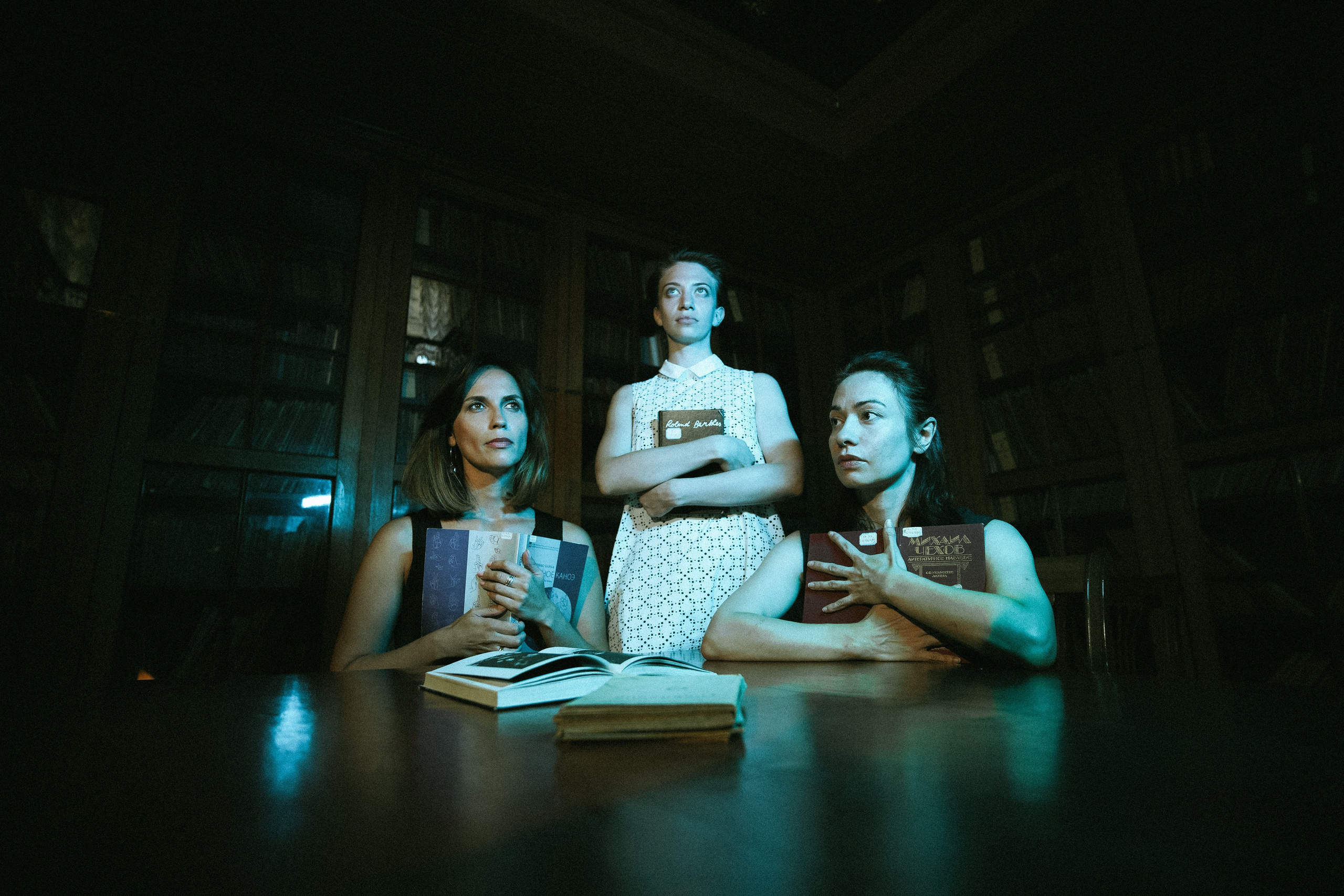 АКТРИСЫ?. Стрит-фотография, полная абсурда, идиотизма и красоты