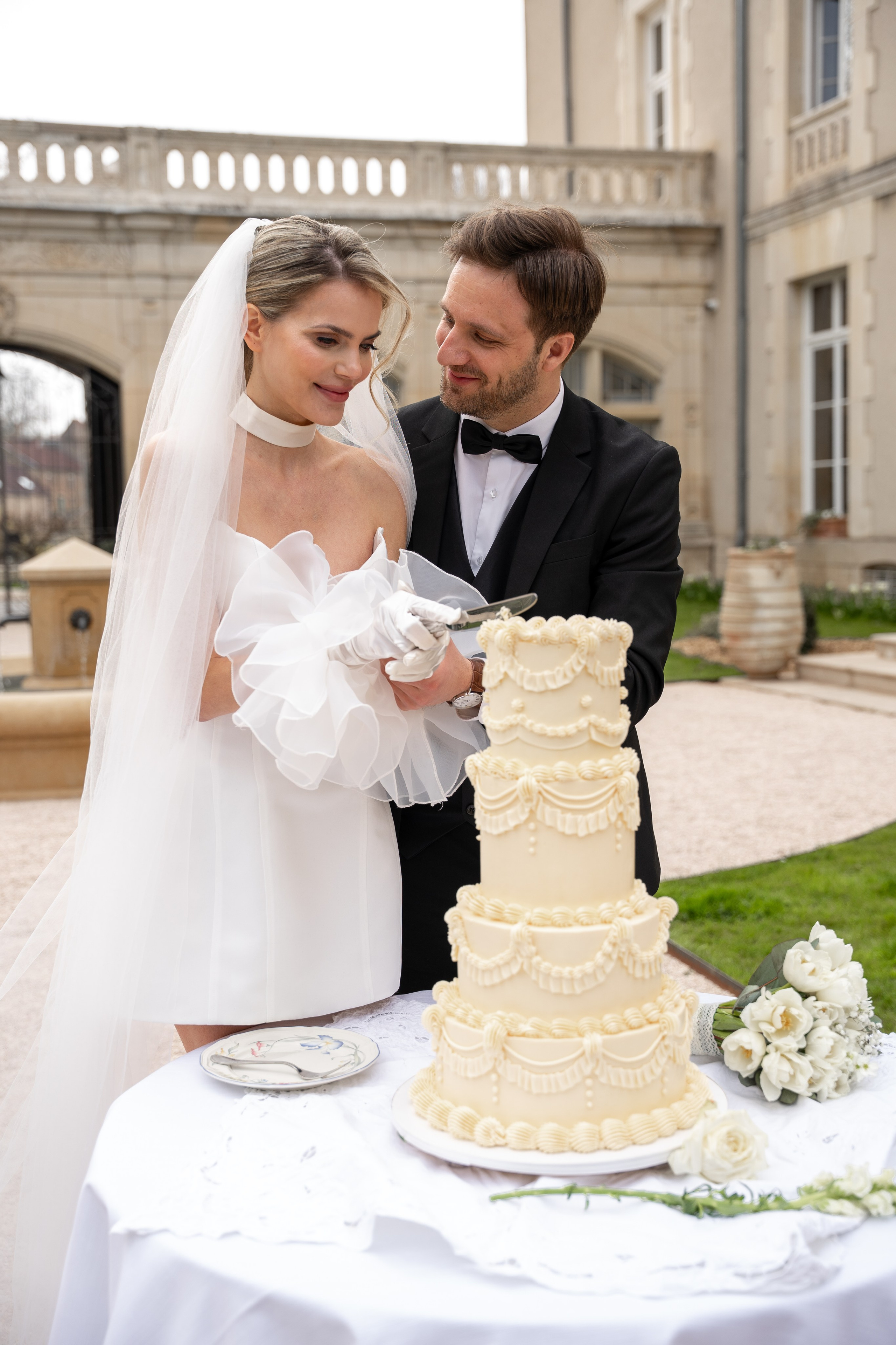 Chateau elopement inspiration. Wedding photographer in Paris Oksana Shum