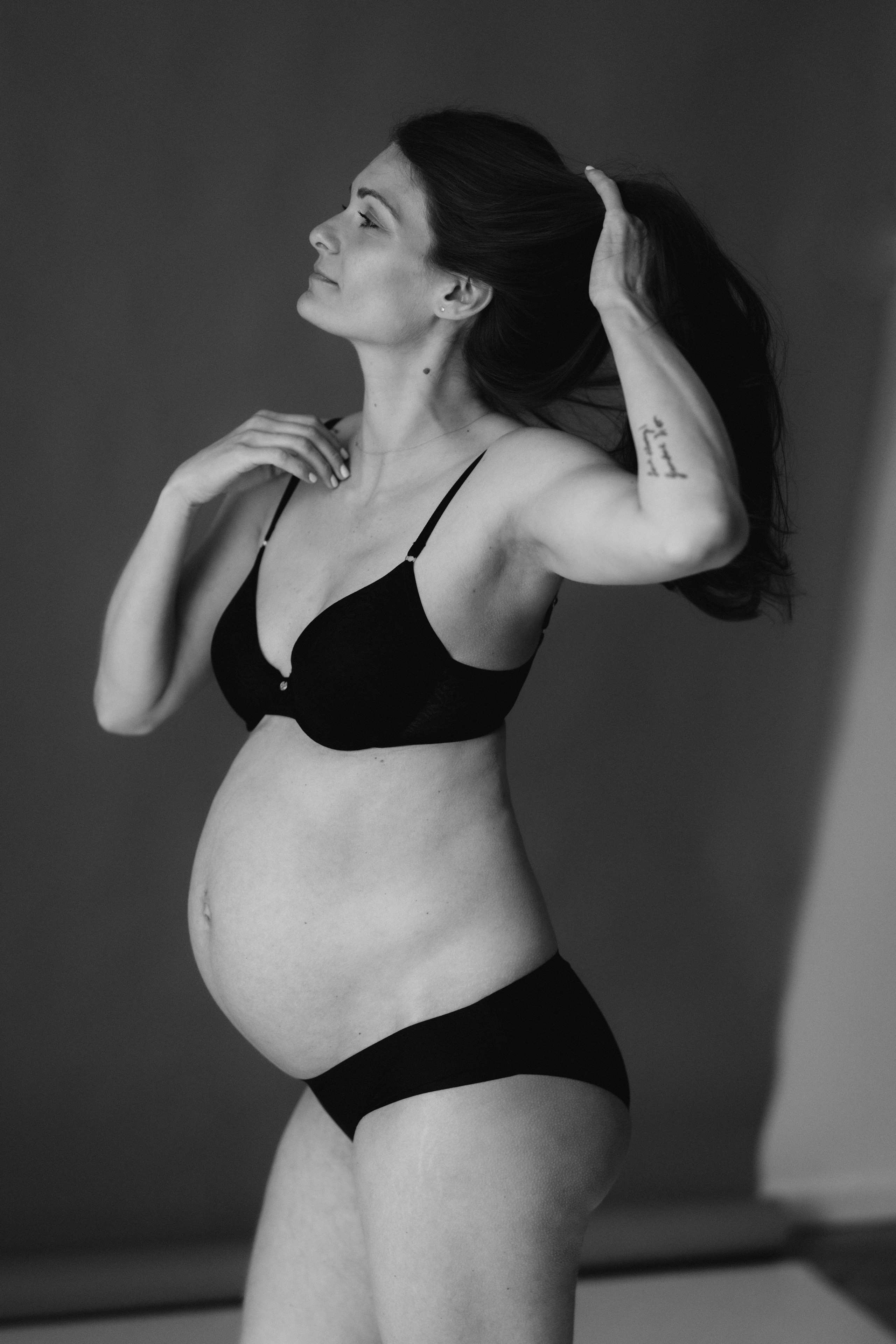 Bridget. Modern maternity photographer in Long Island New York